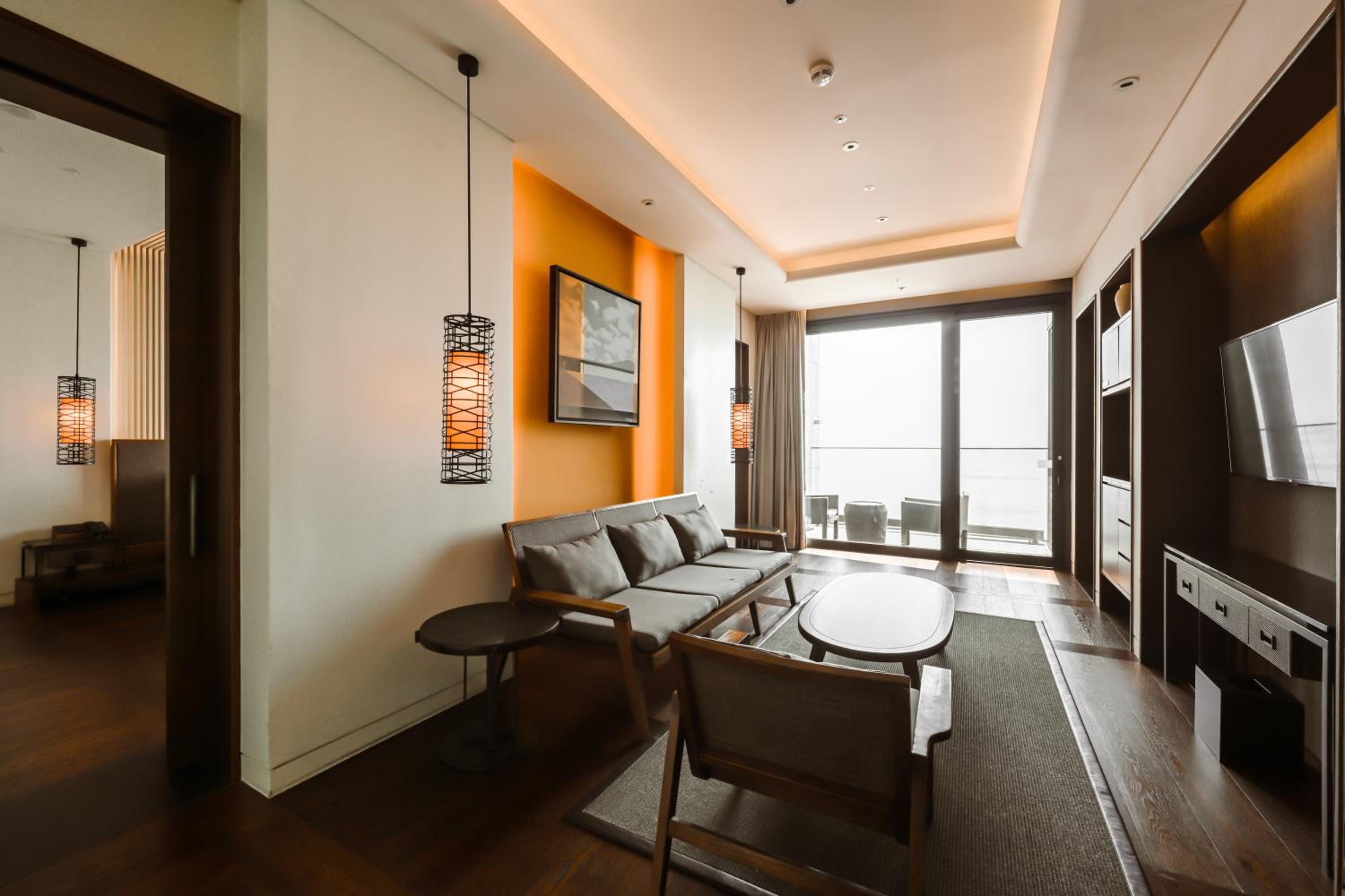 Cabin X Ocean Suite King (Minibar & Lounge Access)