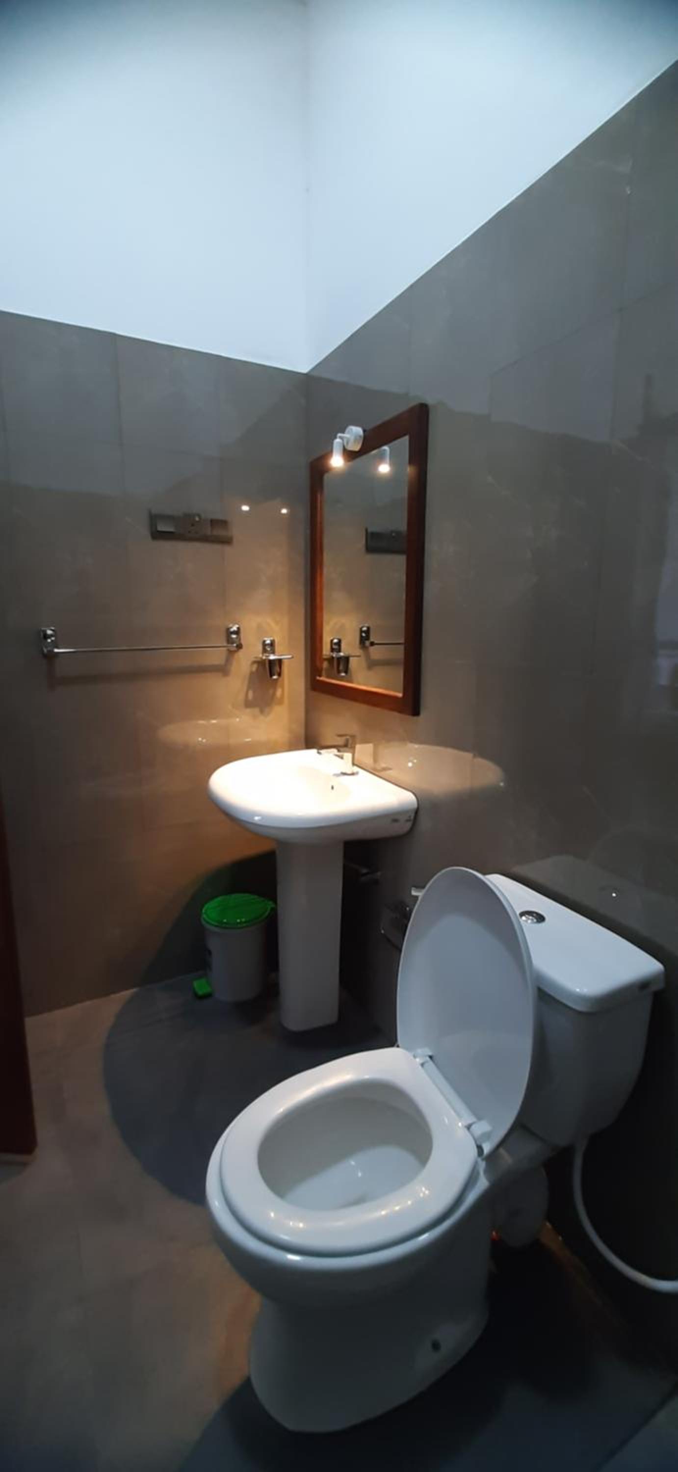 Deluxe Double Room (2 Adults + 1 Child) photo 2