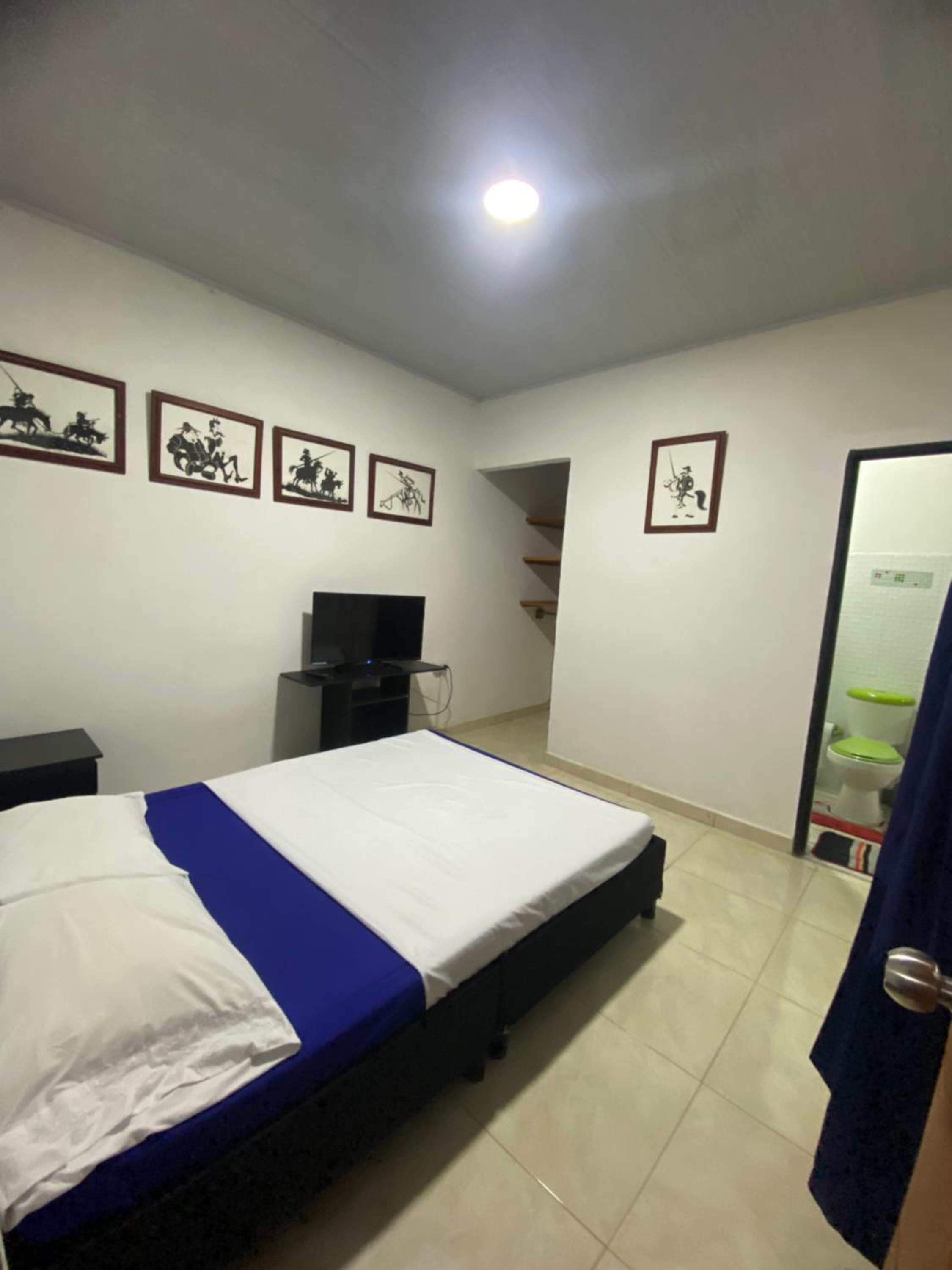 Six-Bedroom House photo 1