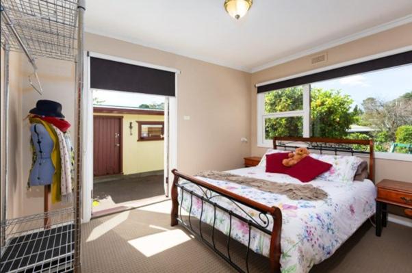 Three-Bedroom House photo 3