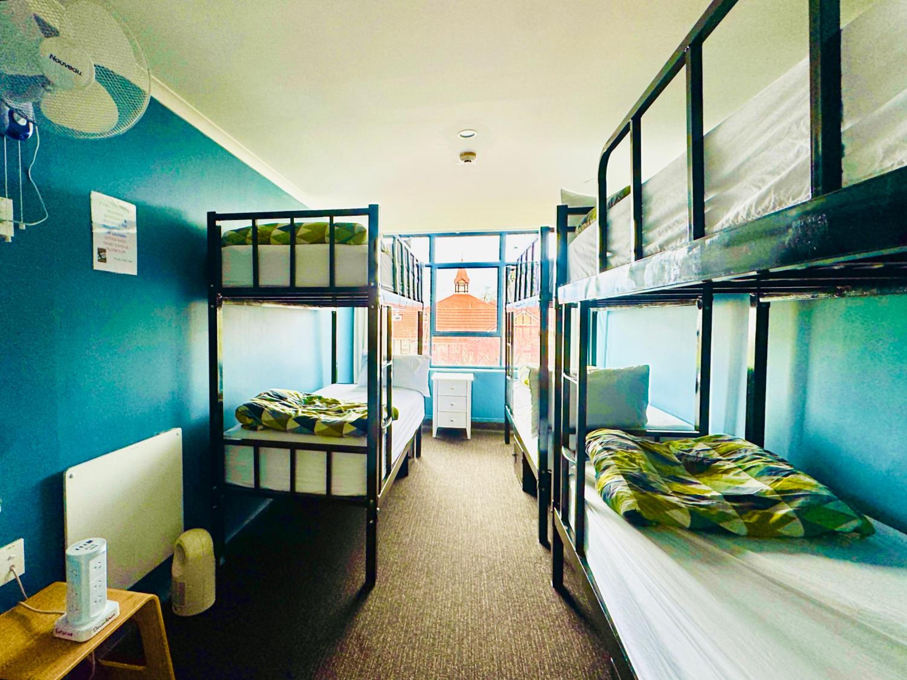 Bed in 6-Bed Mixed Dormitory Room photo 1