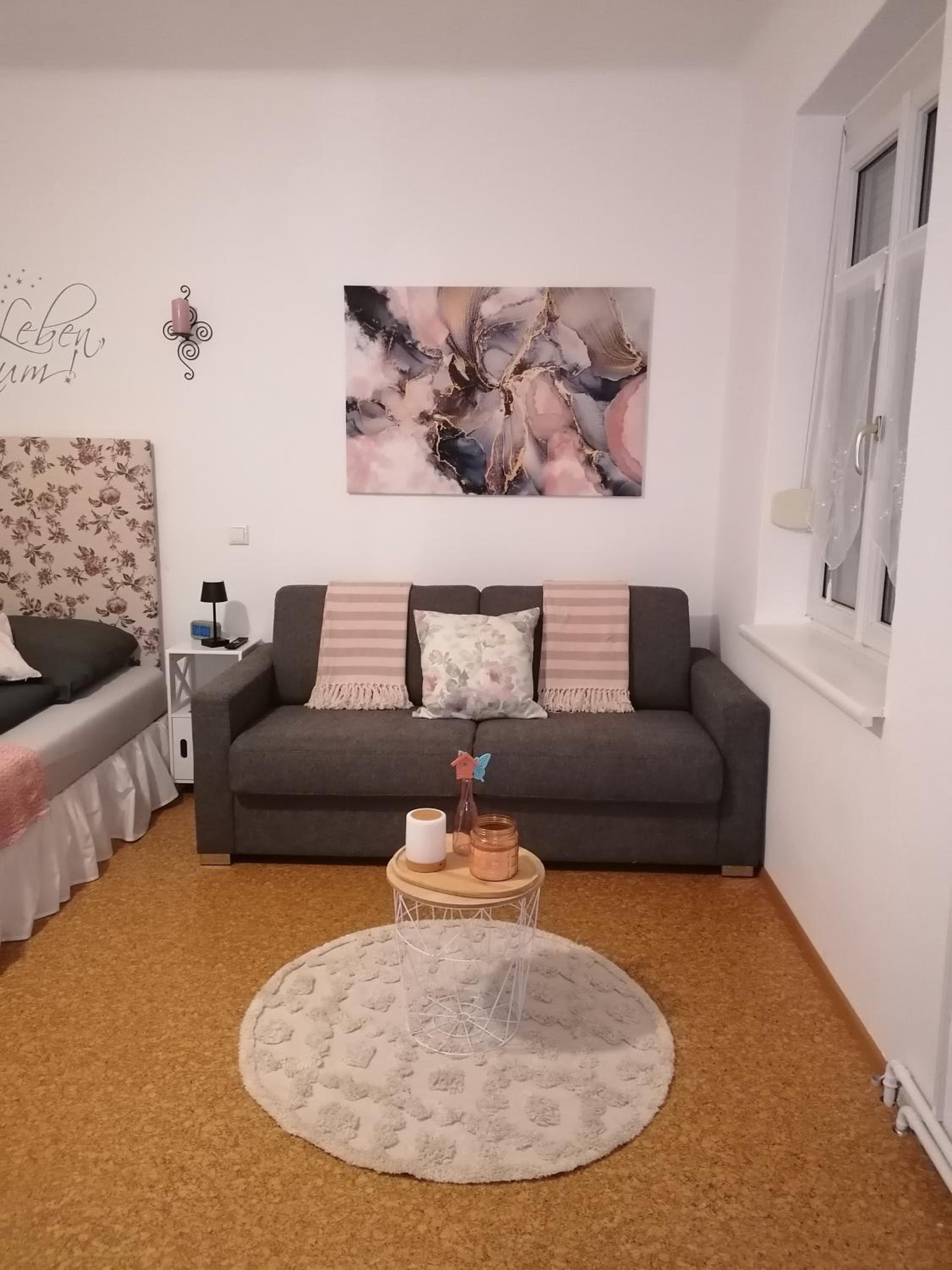 One-Bedroom House photo 1