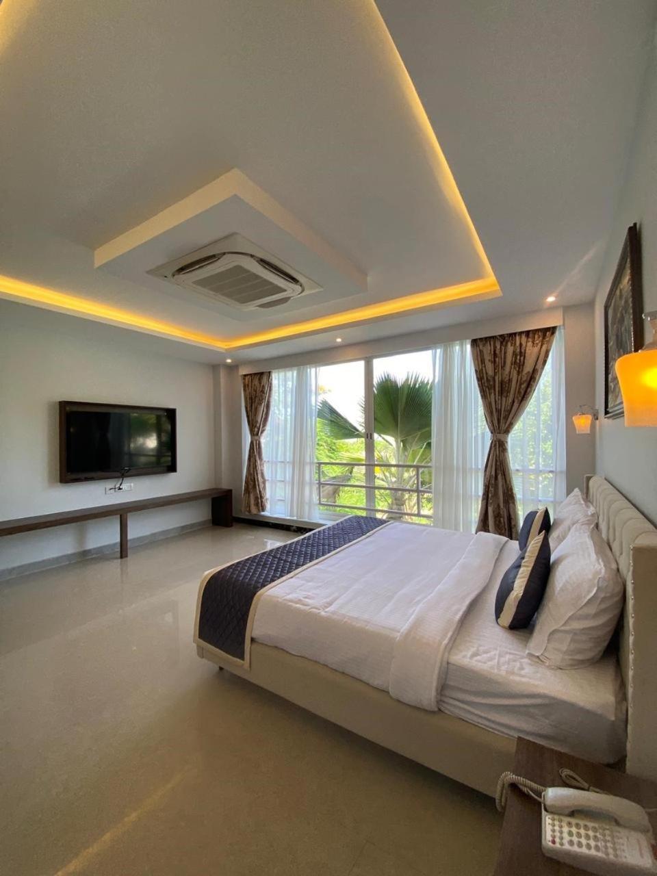 Deluxe Suite - Photo 6