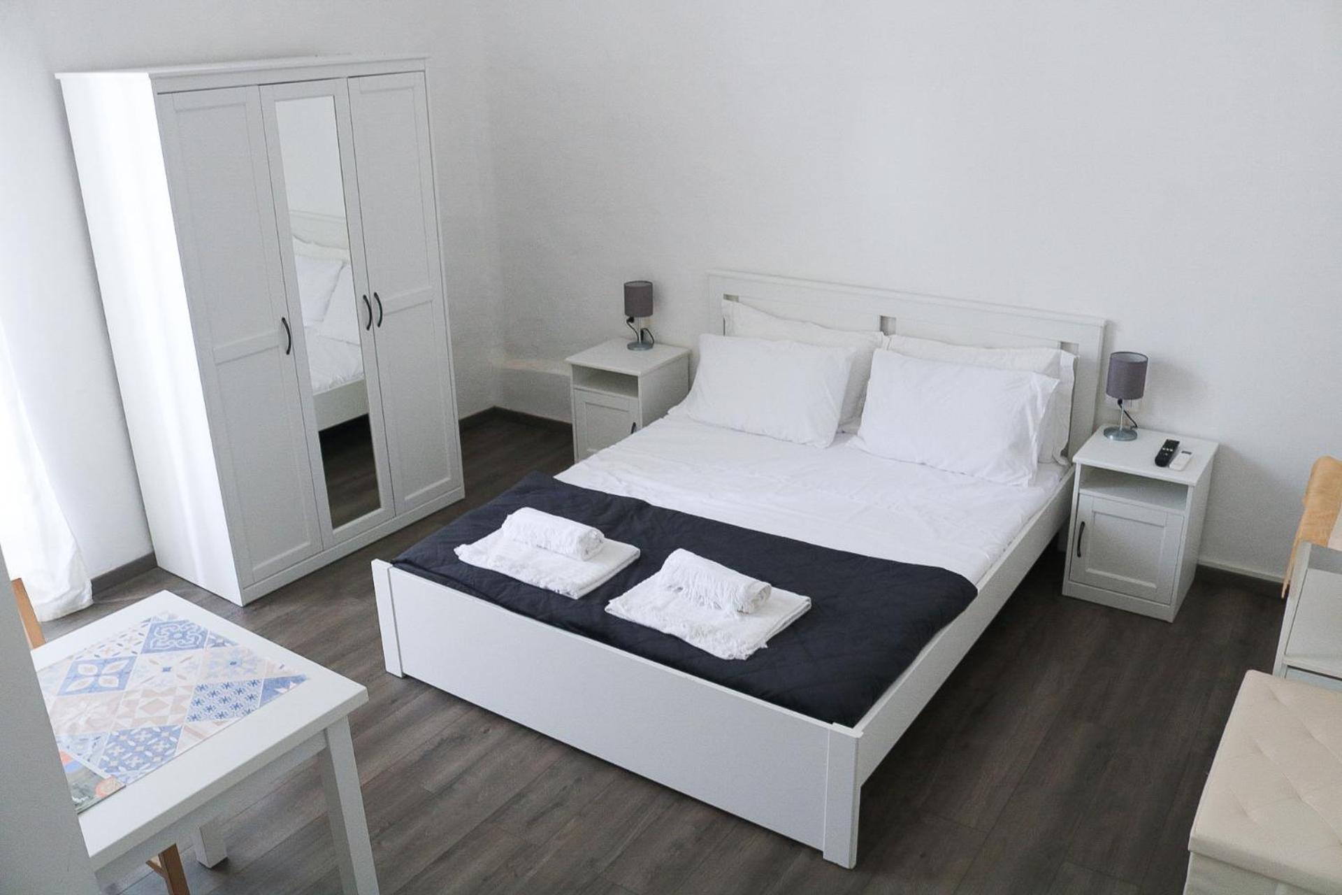 One-Bedroom Apartment photo 3