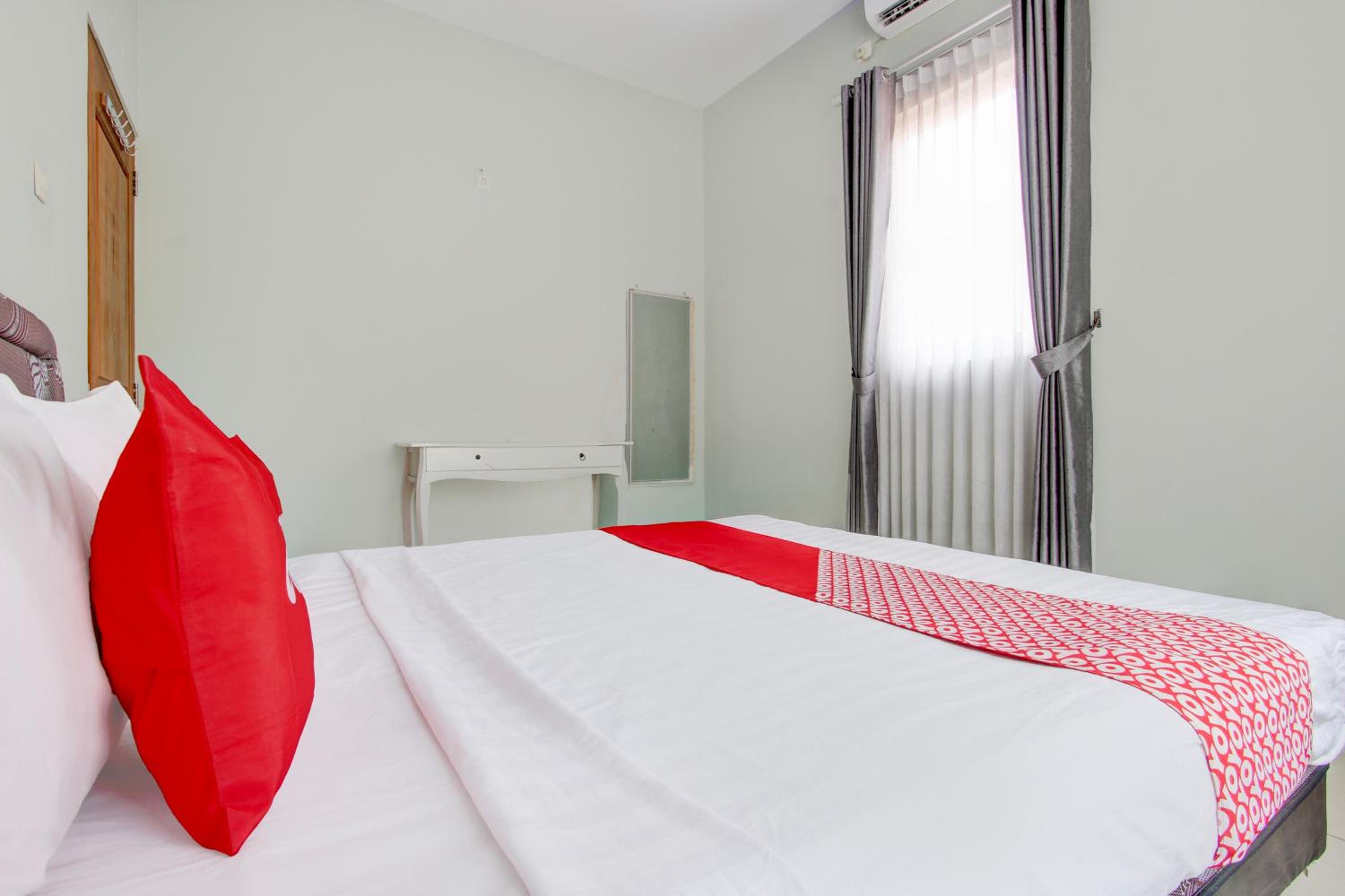 Deluxe Double Room - Photo 9