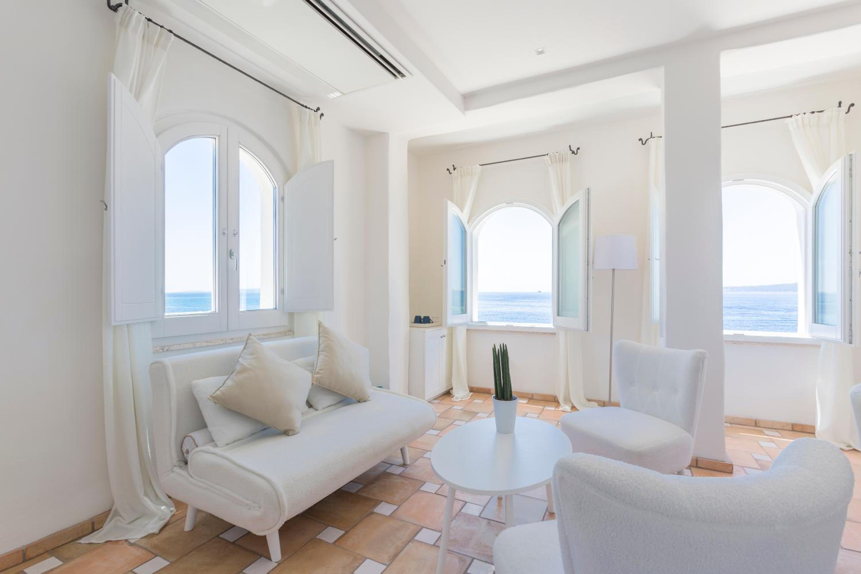 Deluxe Double Room with Sea View photo 3