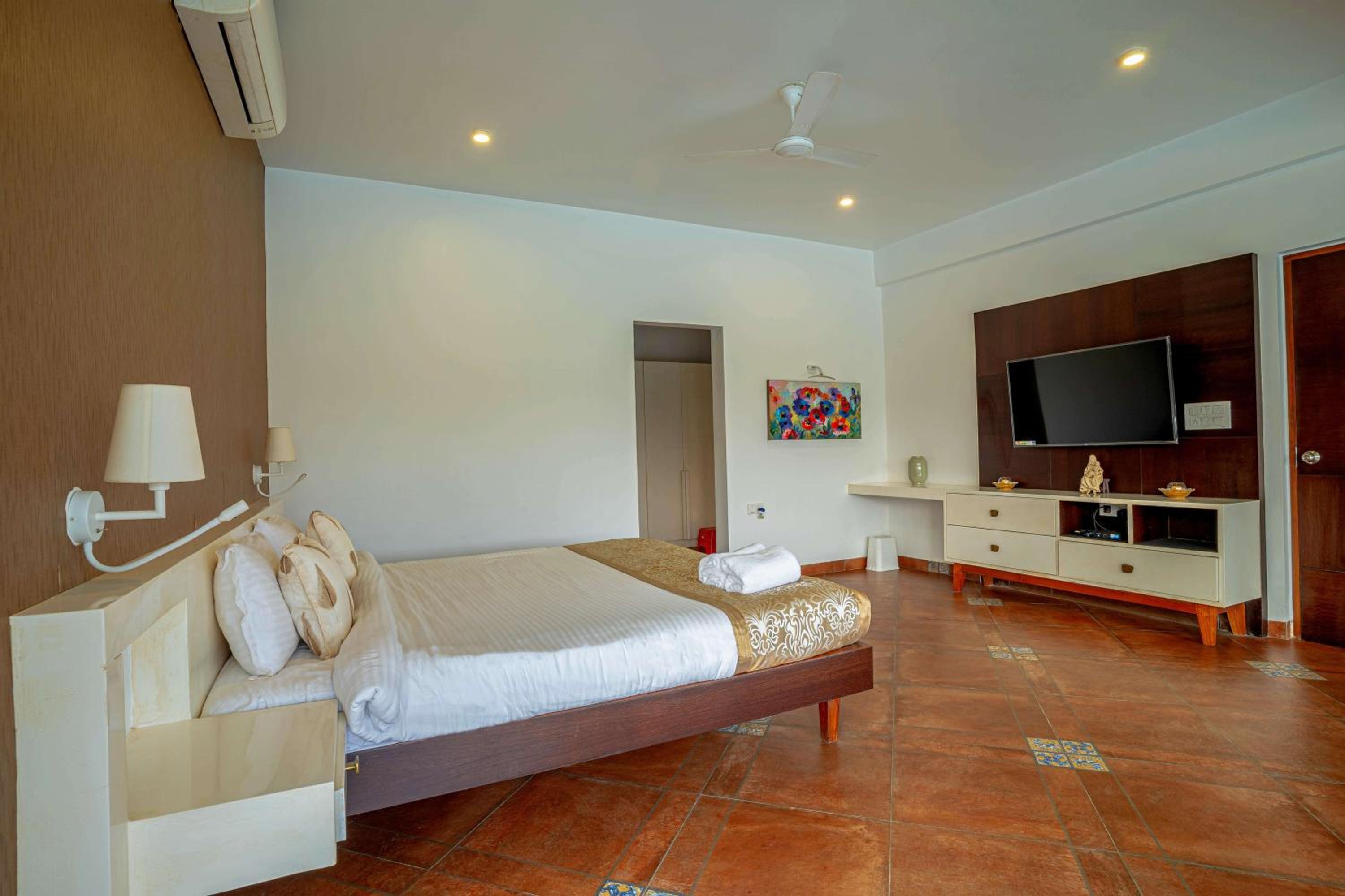 Three-Bedroom Villa photo 2