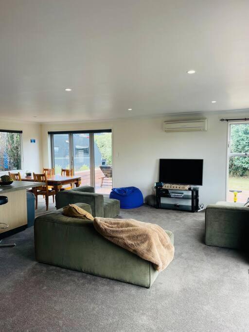 Three-Bedroom House photo 3