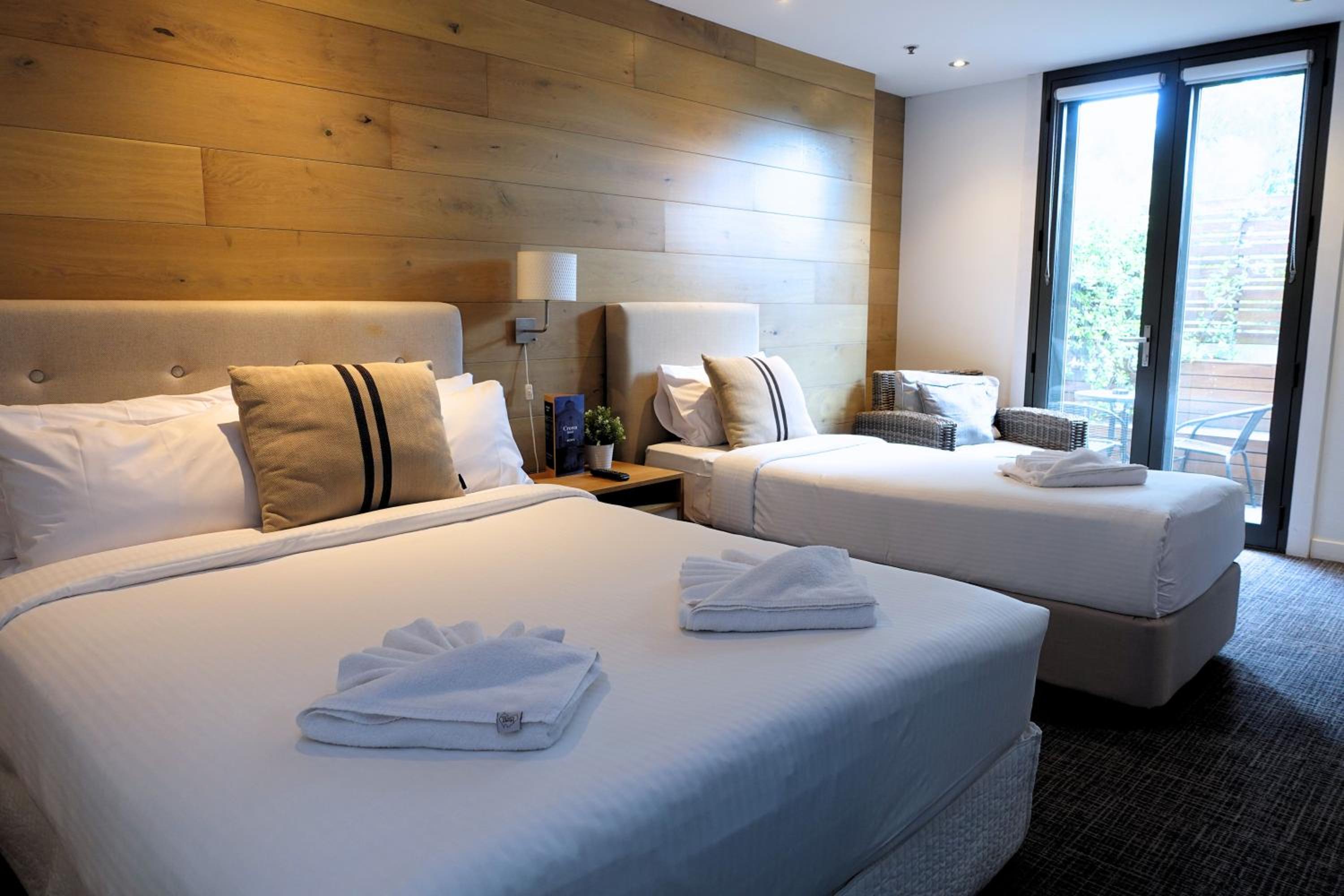 Deluxe Queen and Single (Private Balcony)