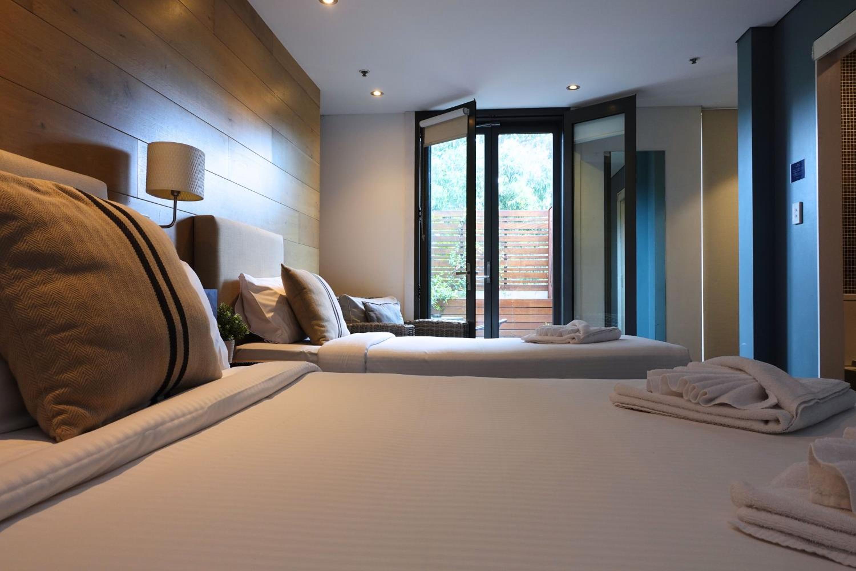Deluxe Queen and Single (Private Balcony)