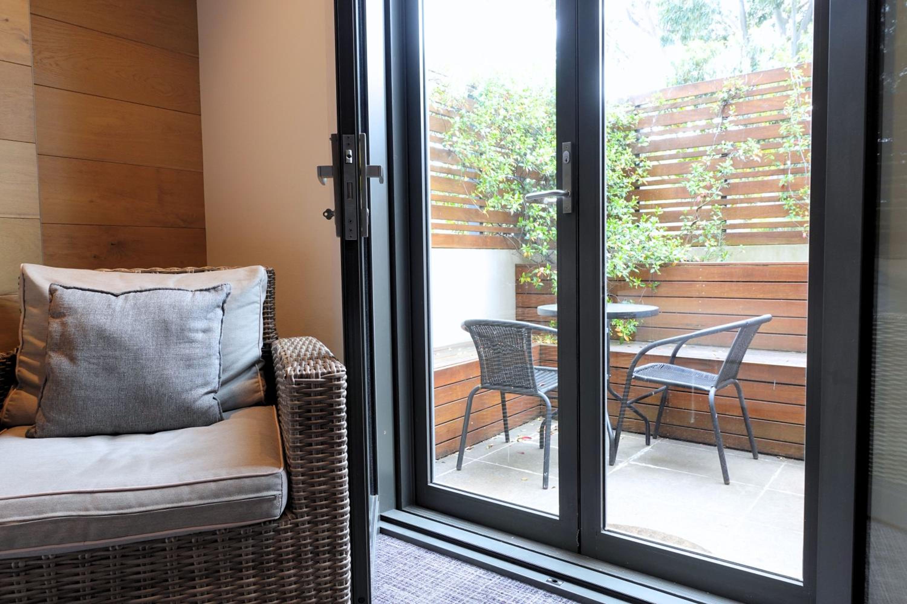 Deluxe Queen and Single (Private Balcony)