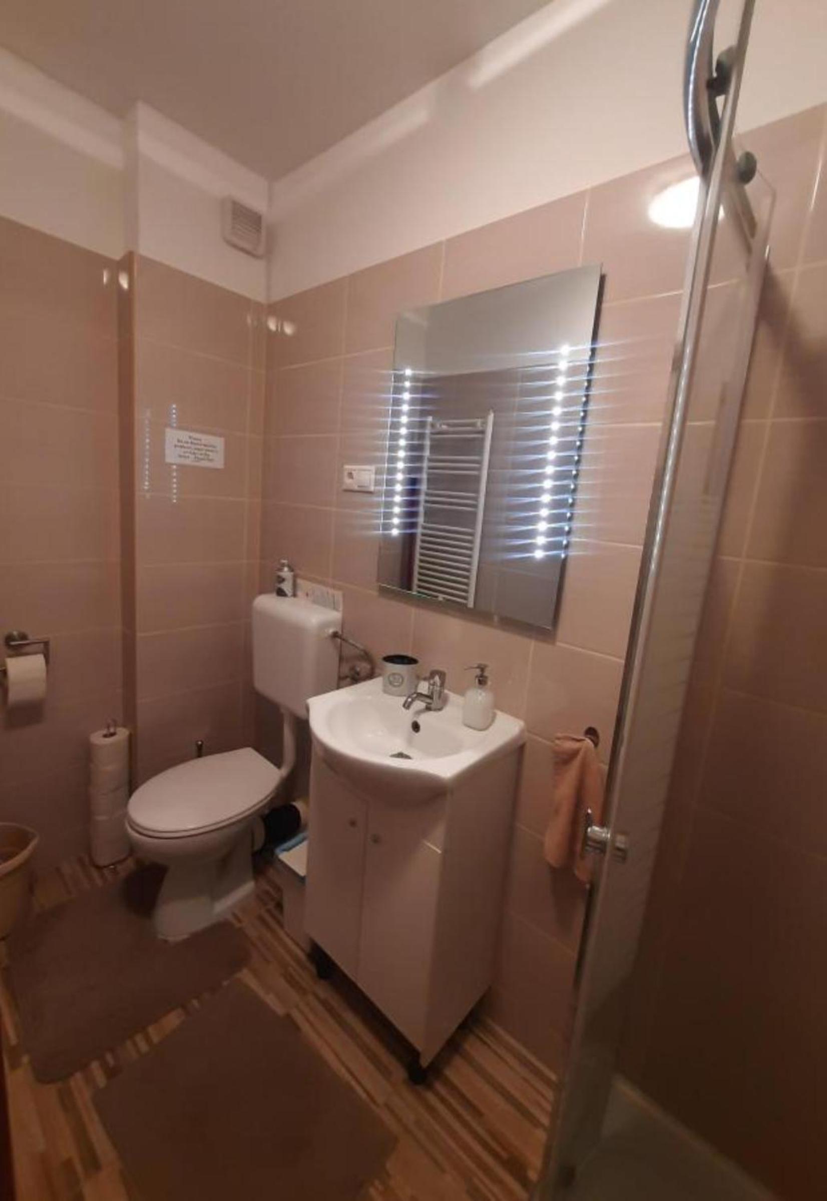 One-Bedroom Apartment - Photo 7