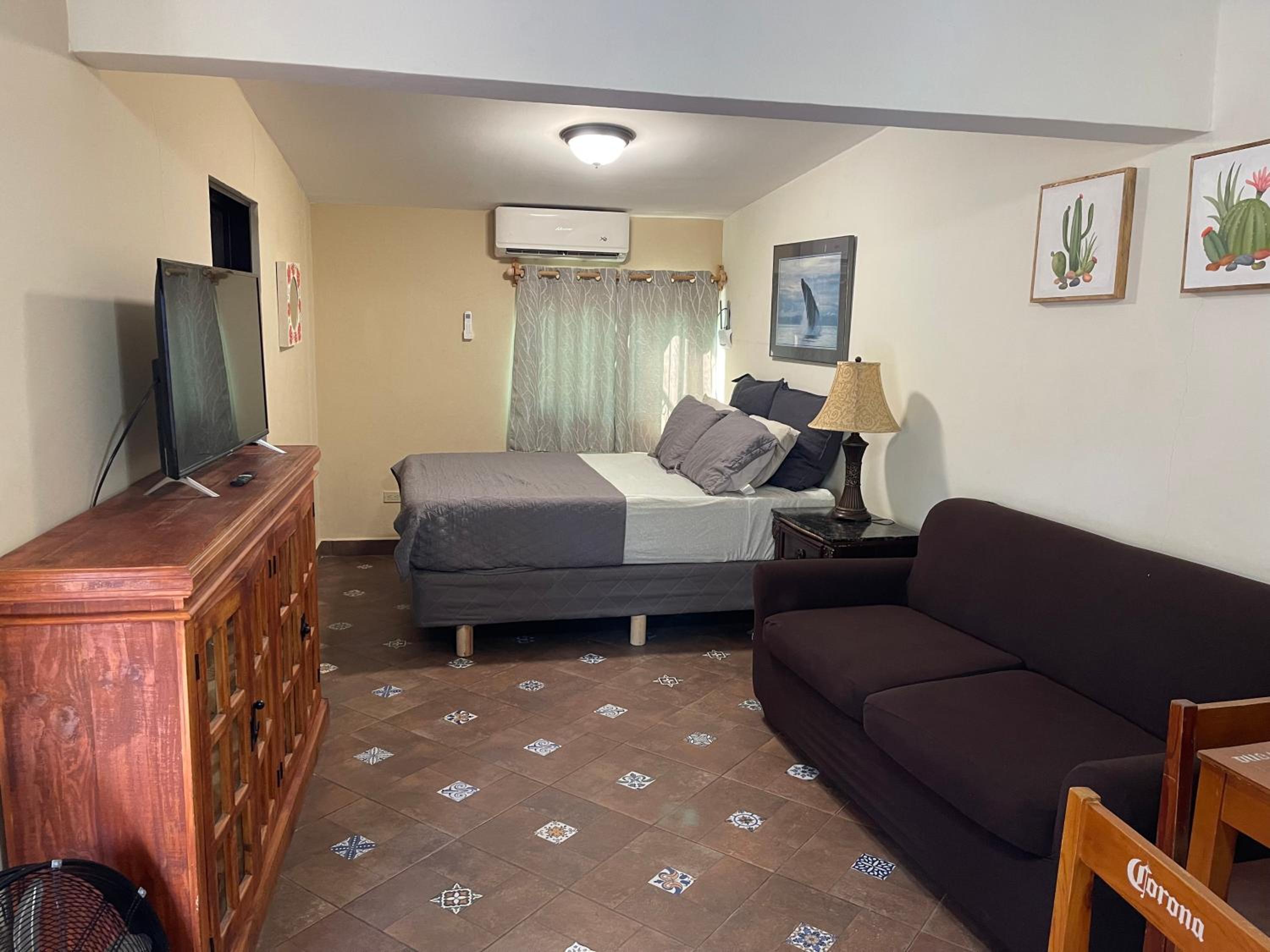 One-Bedroom House photo 1