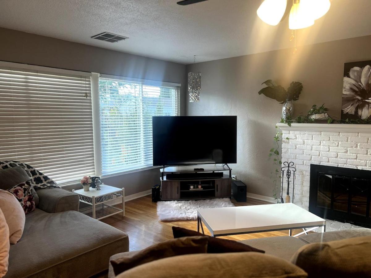 Three-Bedroom House photo 3