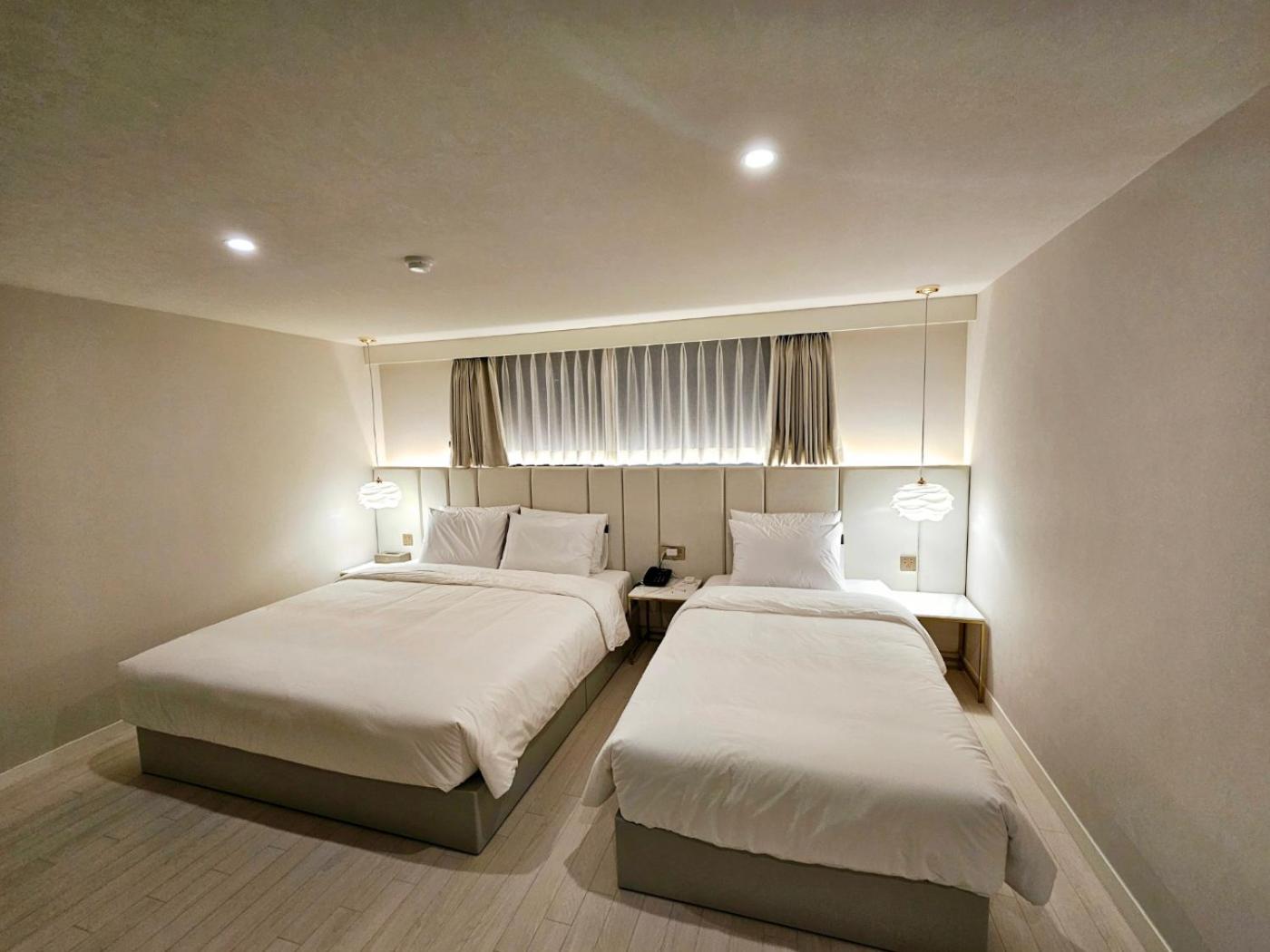 Family Twin Room - Photo 1