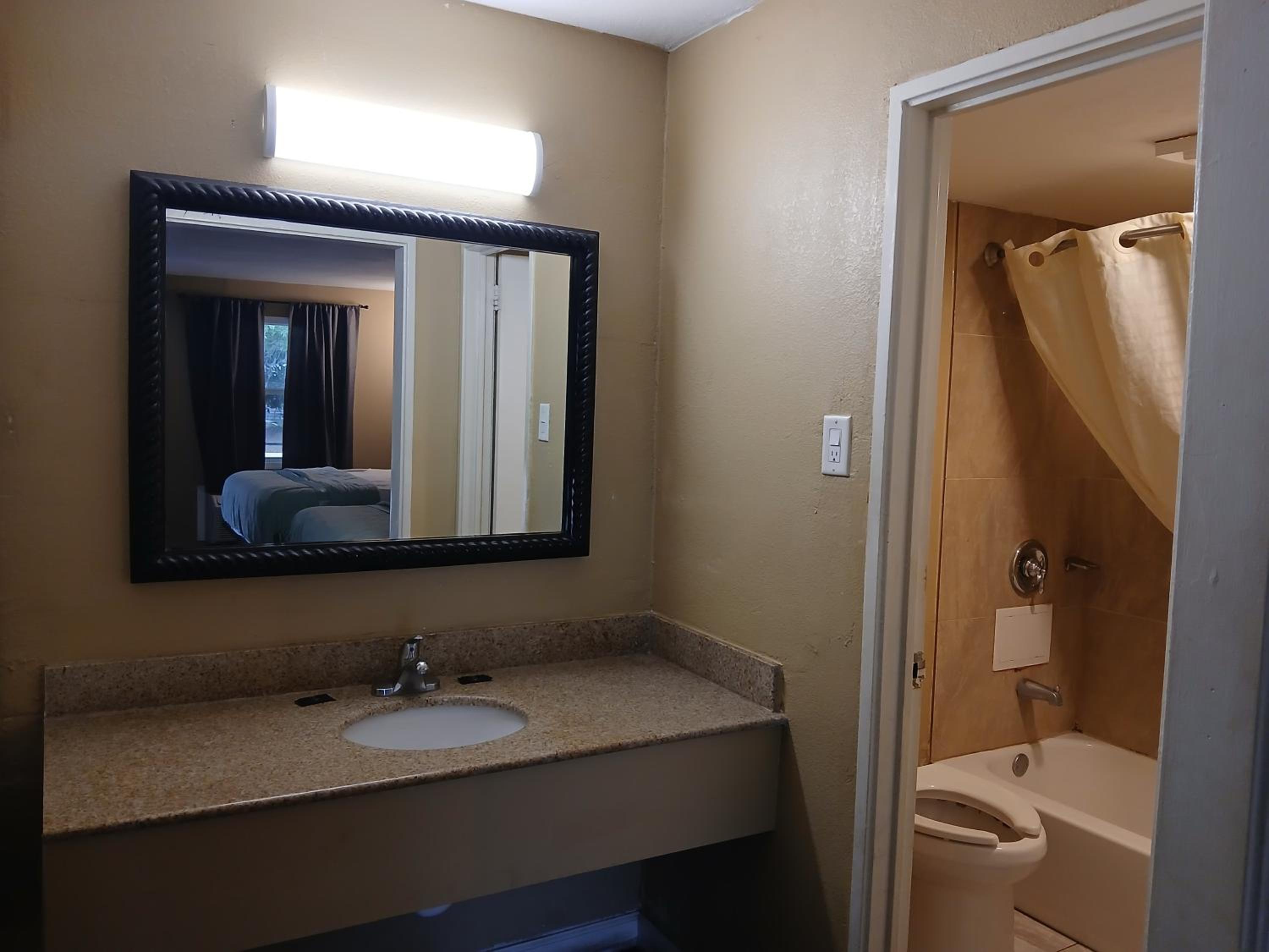 Deluxe King Room photo 2