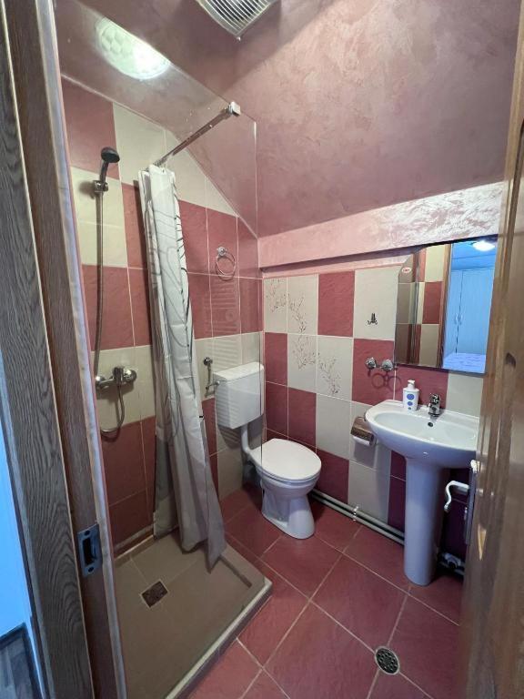 Family Room with Private Bathroom photo 3