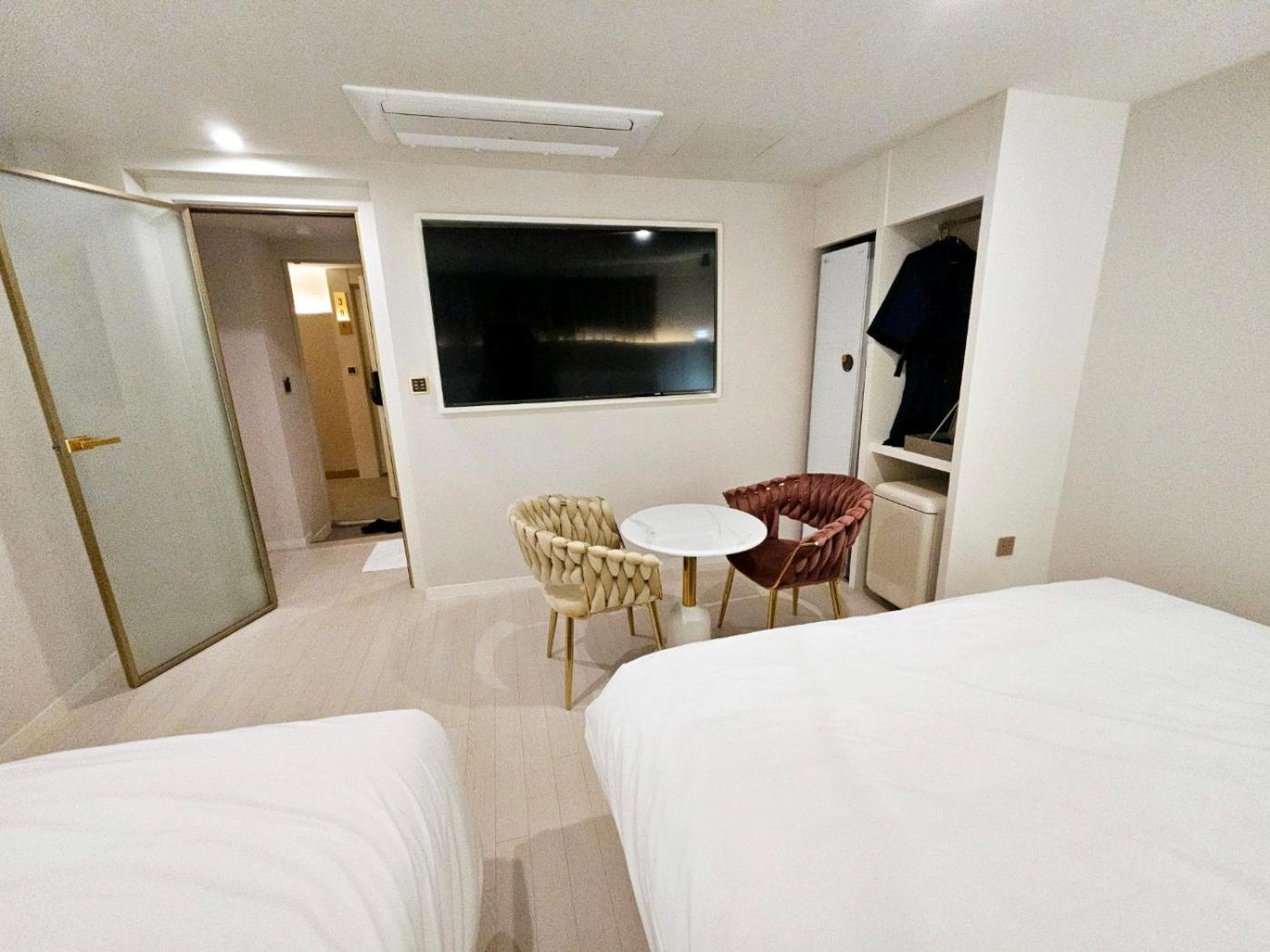 Family Twin Room - Photo 5