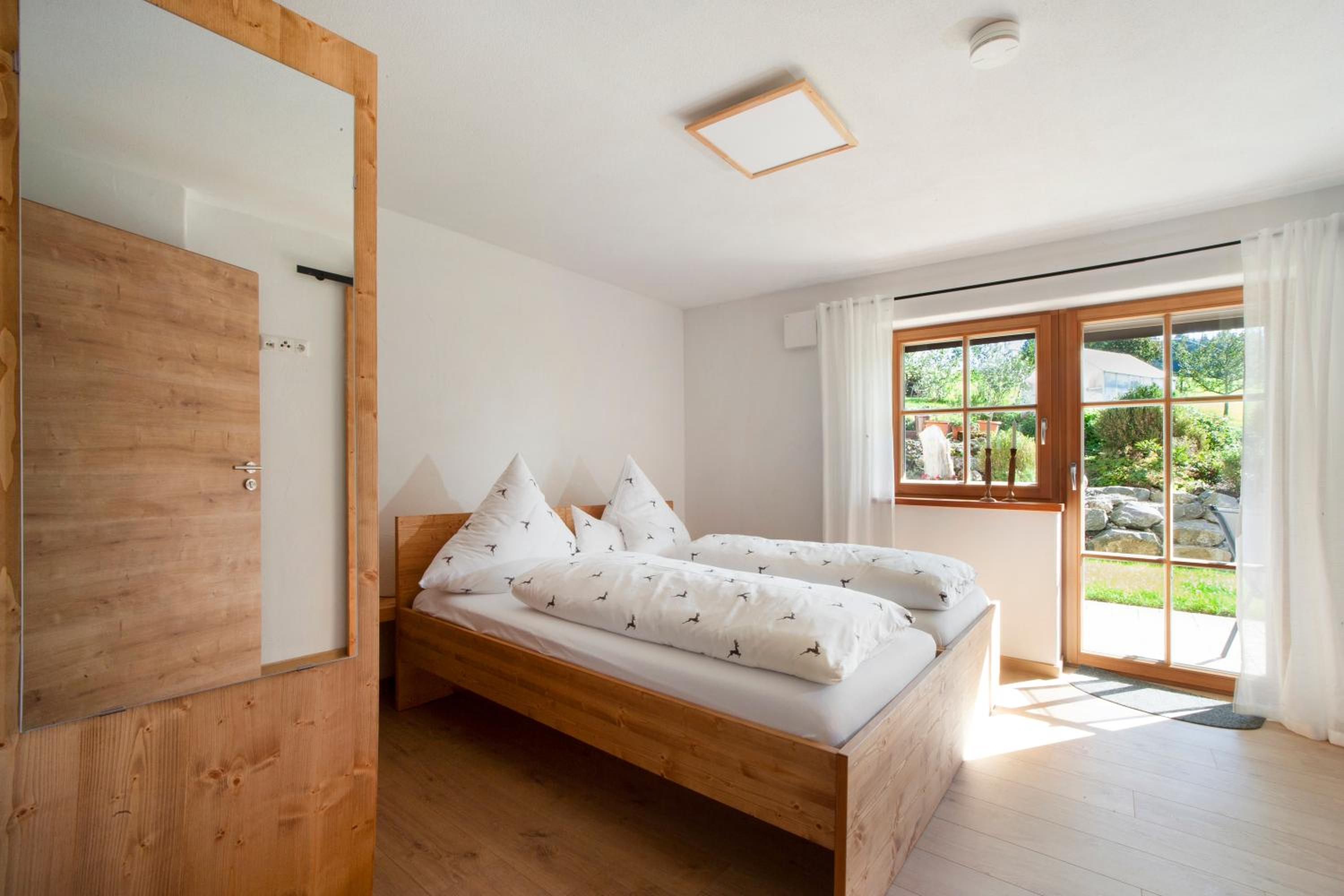 Two-Bedroom Deluxe Apartment with Garden View photo 2