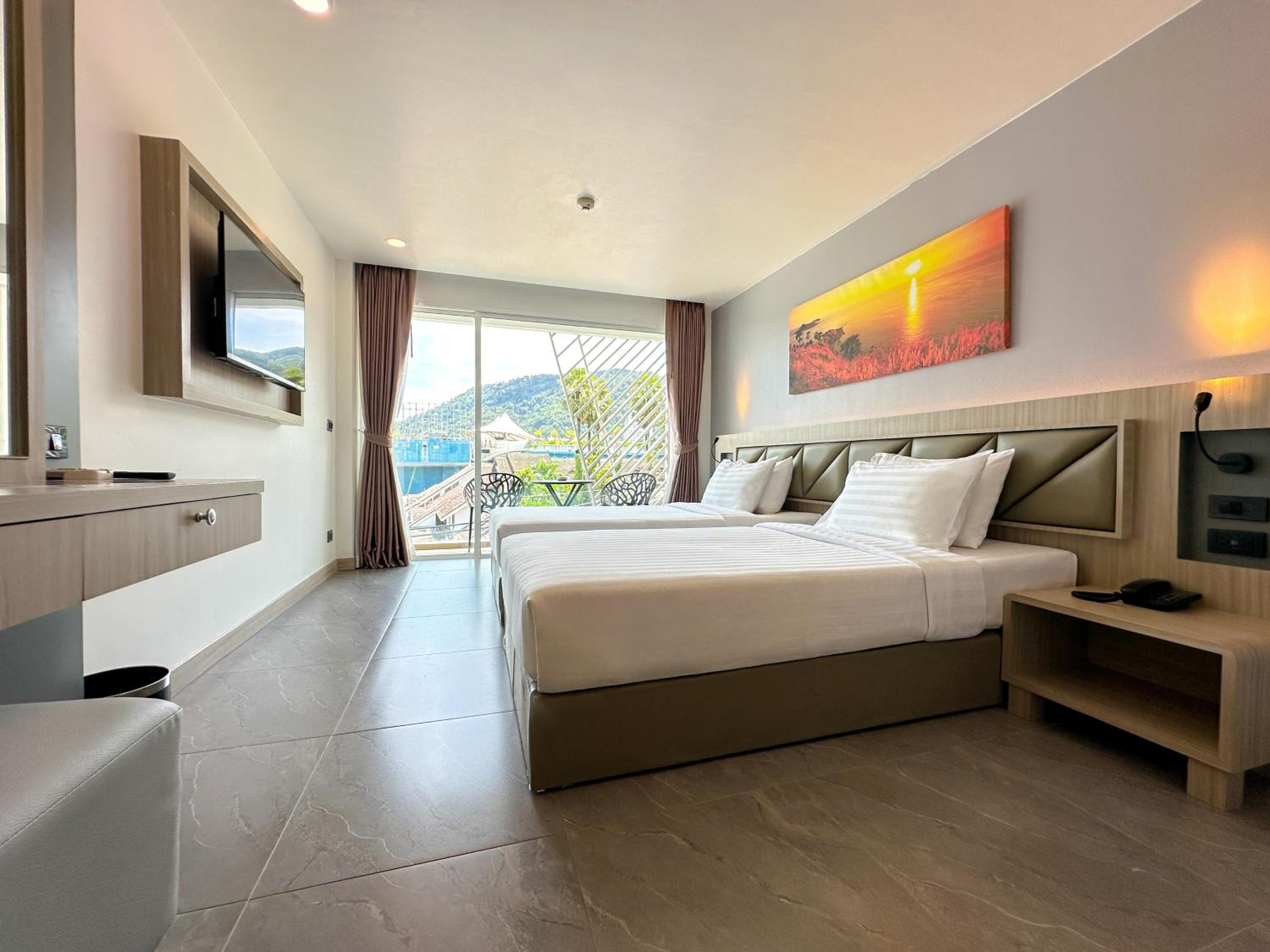Deluxe Twin Room with Balcony and Mountain View
