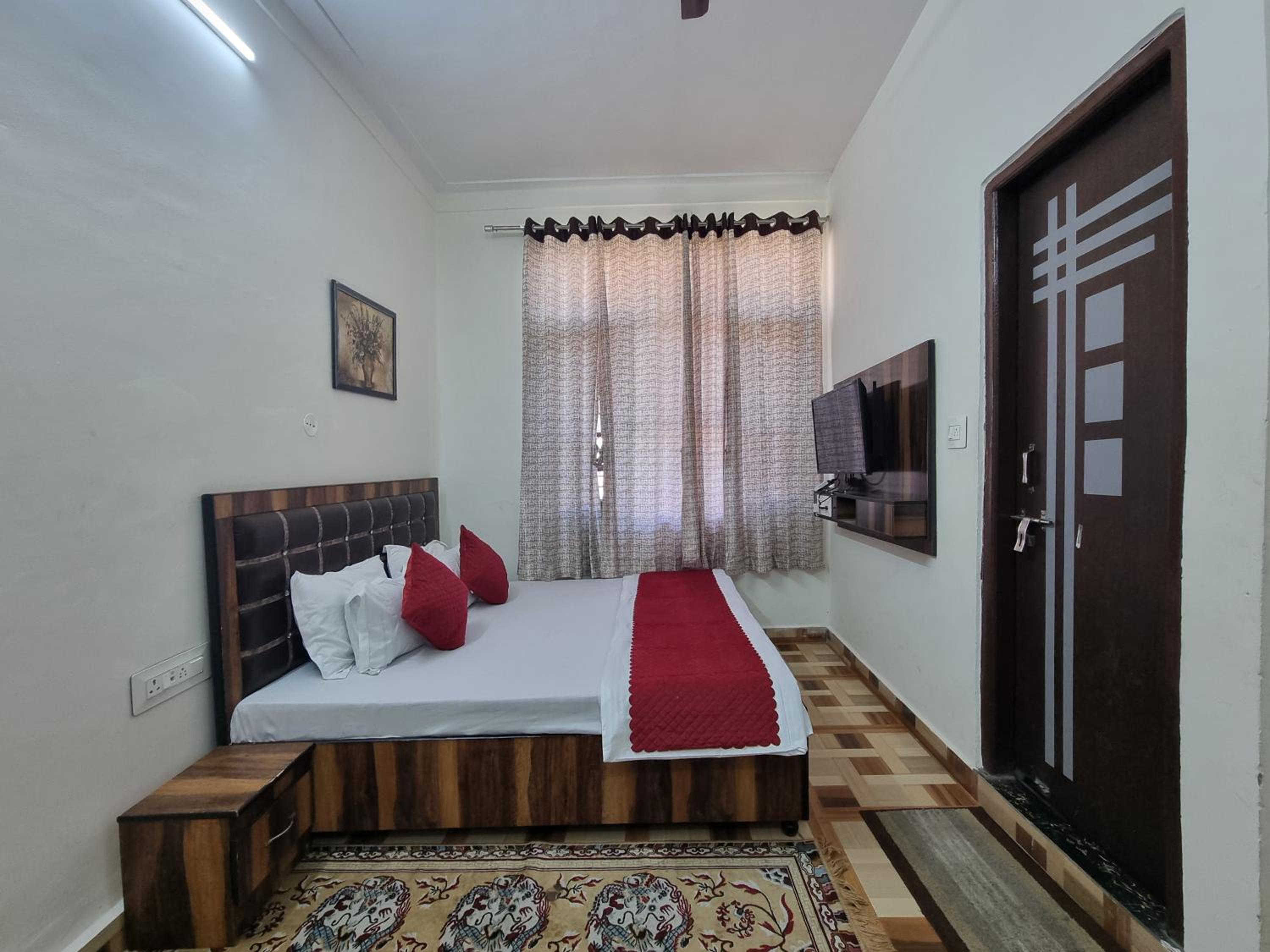 Four-Bedroom House photo 2