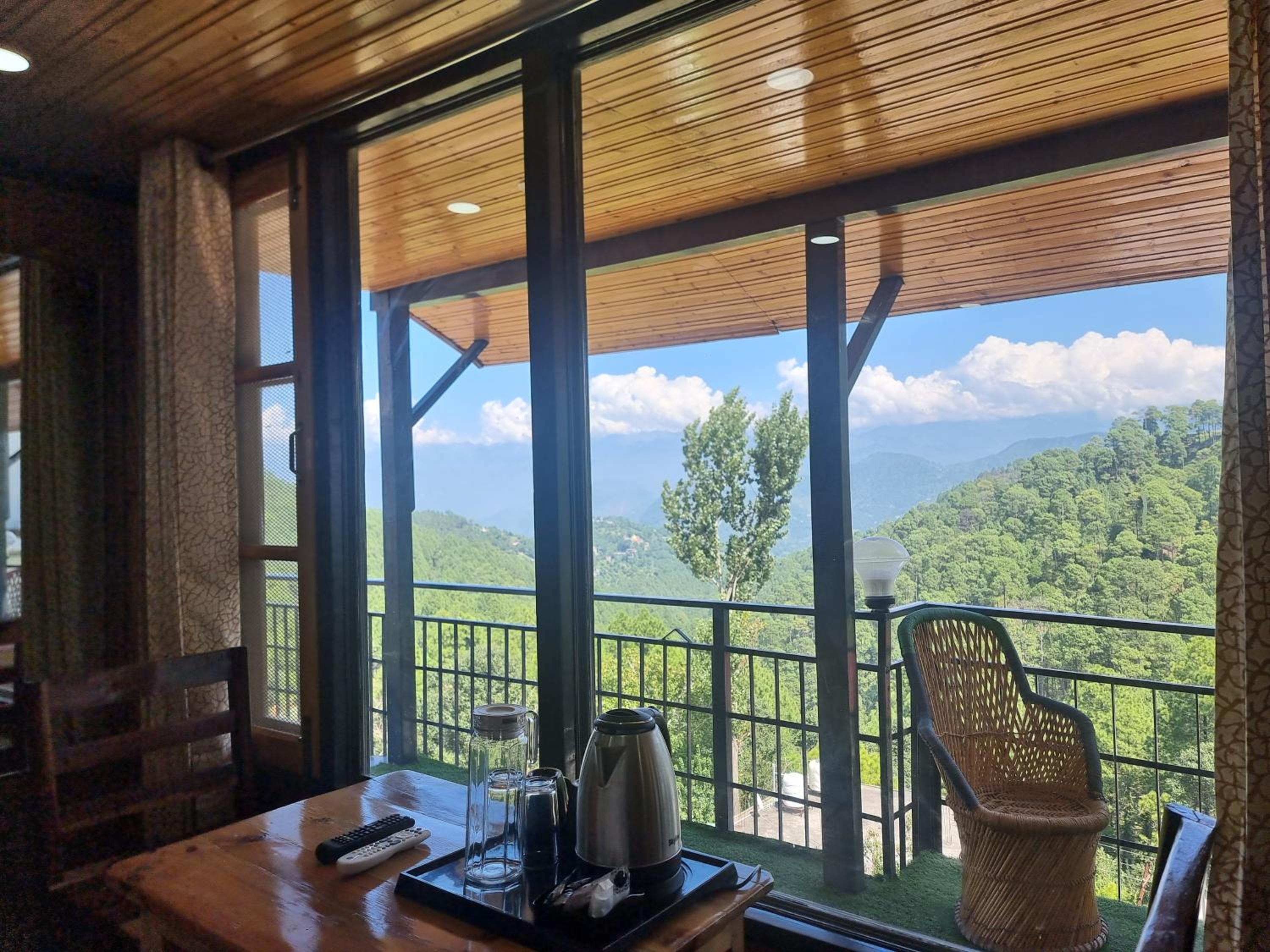 Family Room with Mountain View photo 2