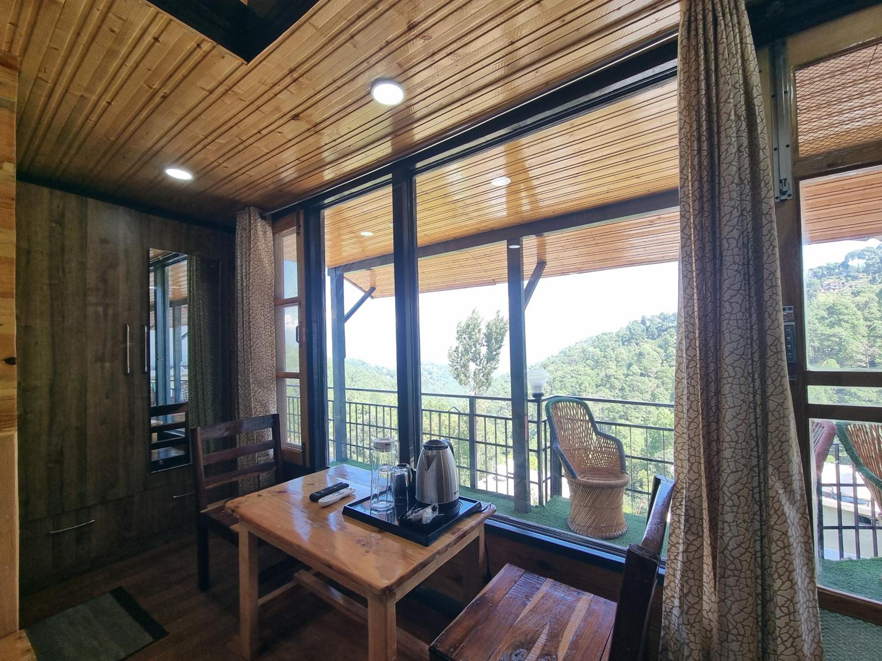 Family Room with Mountain View photo 3