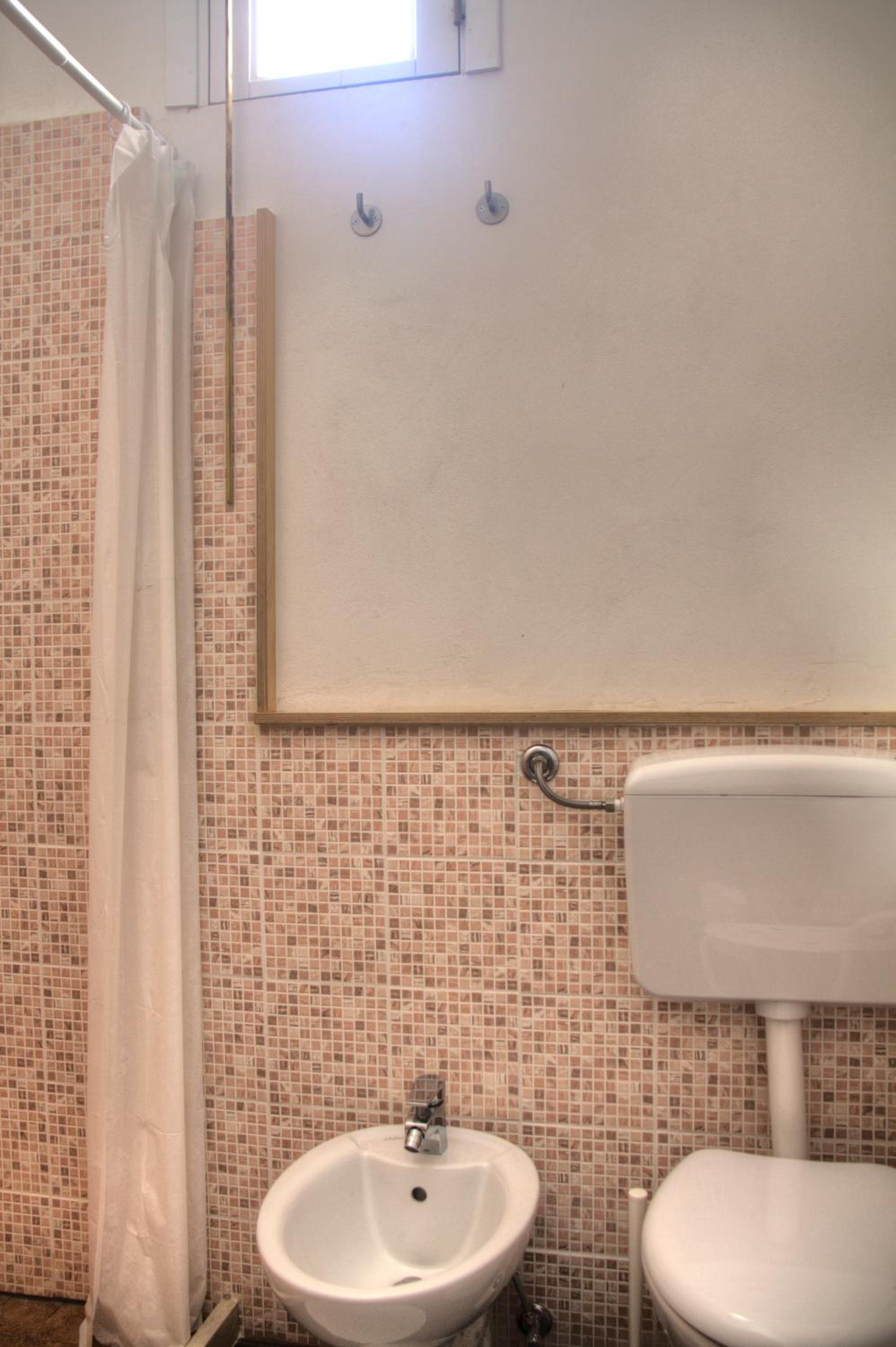 Triple Room with Private Bathroom - Photo 7
