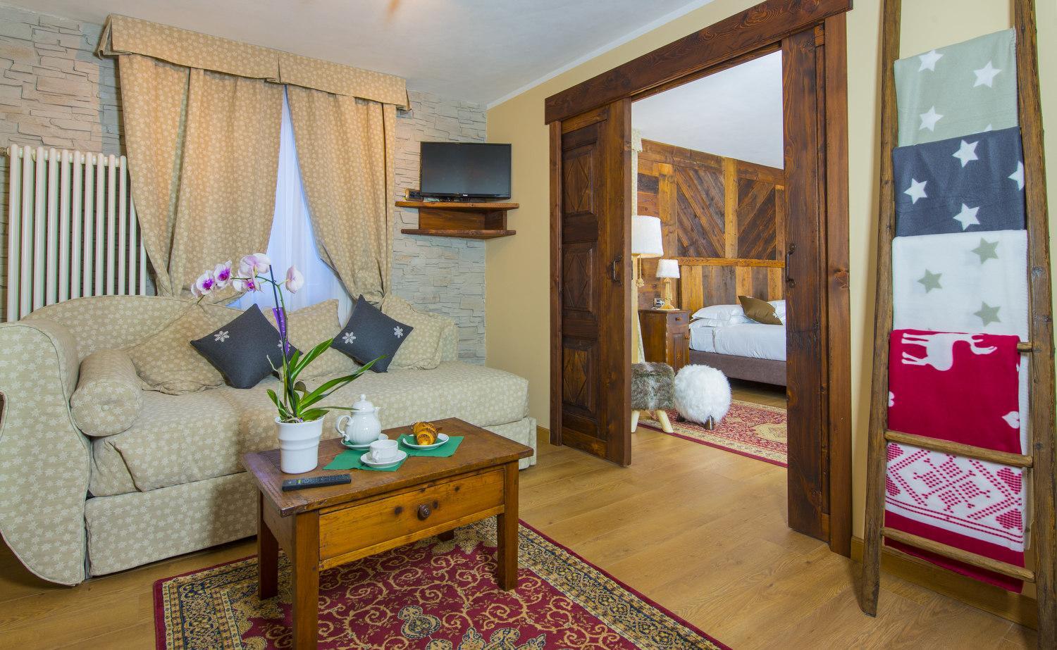 Suite with Mountain View - Photo 4