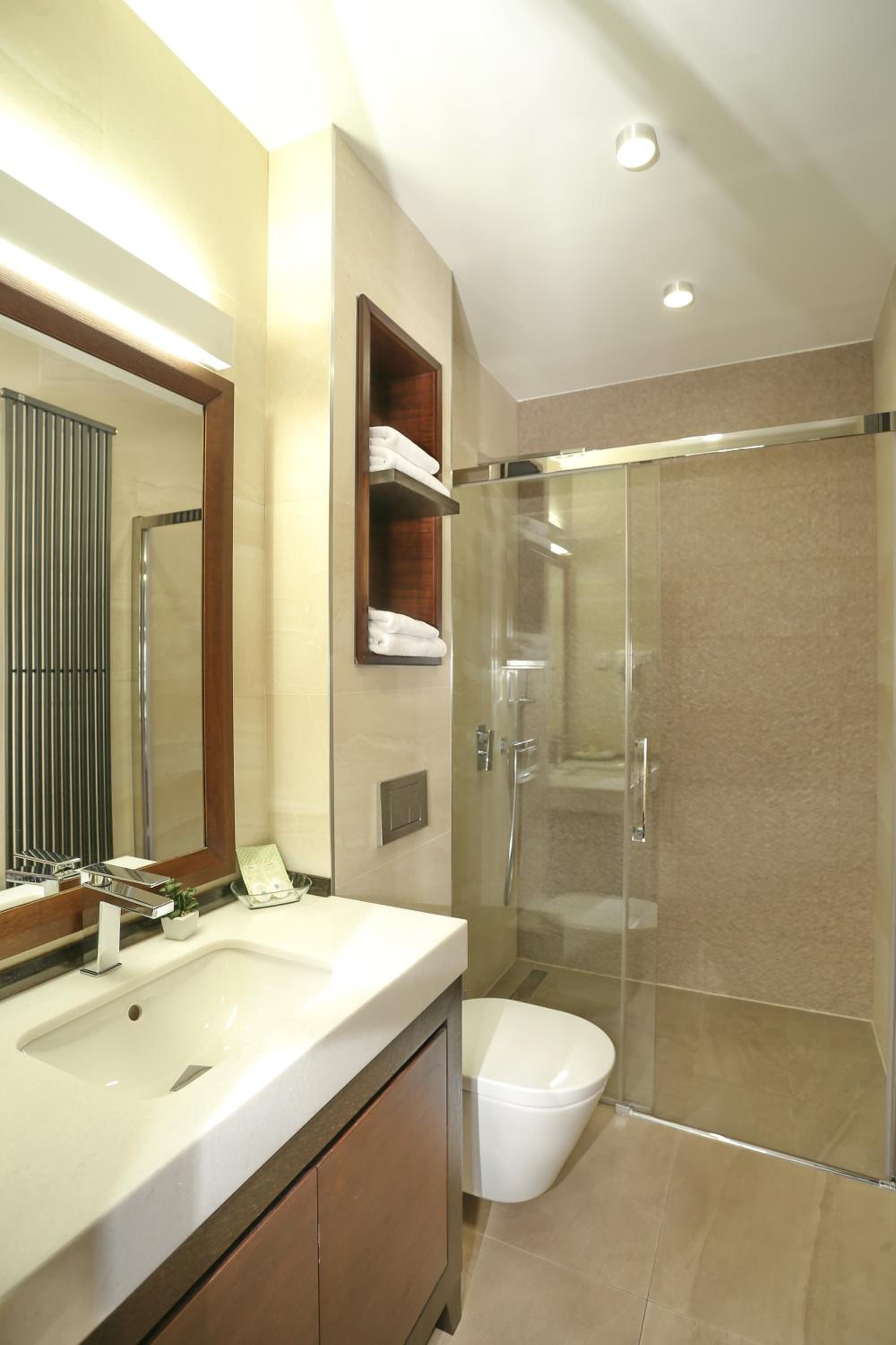Luxury Suite with Free Parking - Photo 34