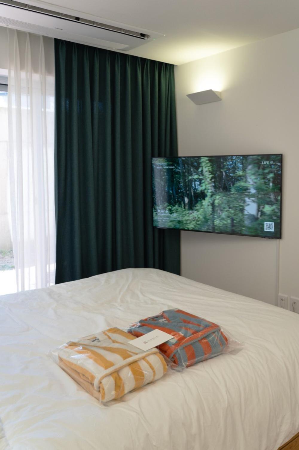 Family Room - Photo 11