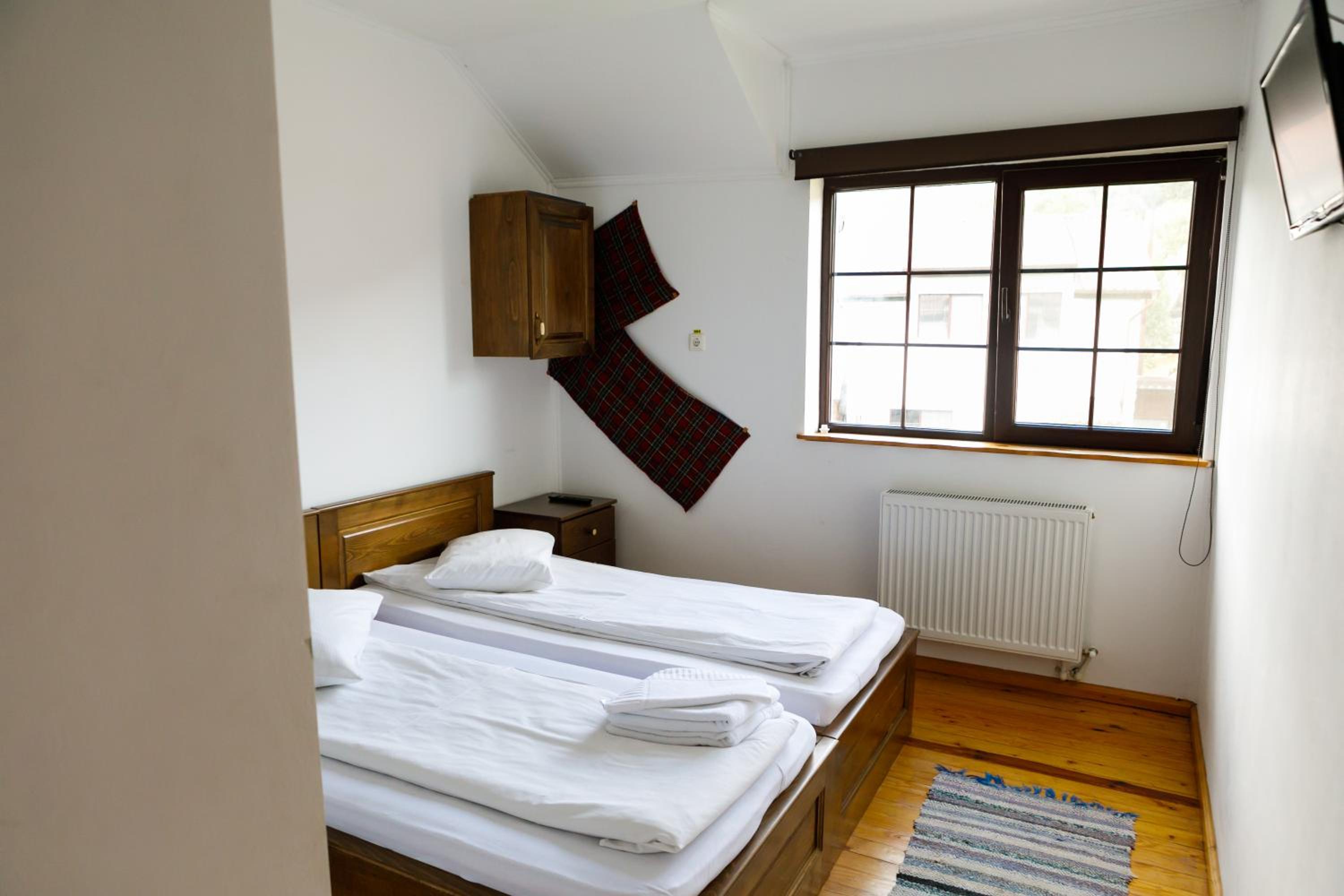 Double or Twin Room with Private Bathroom photo 2