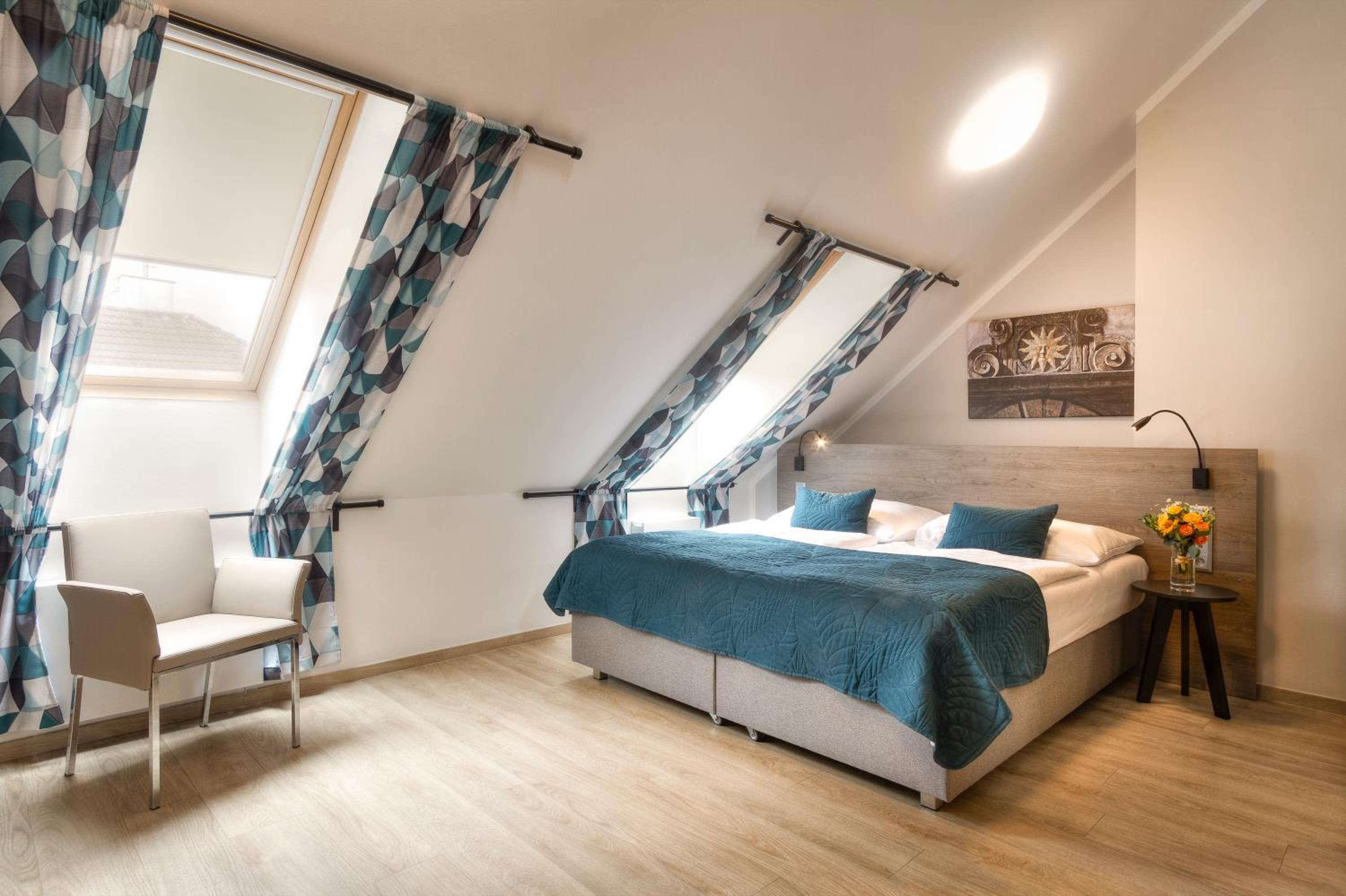 Superior Double Room - Attic thumbnail 5