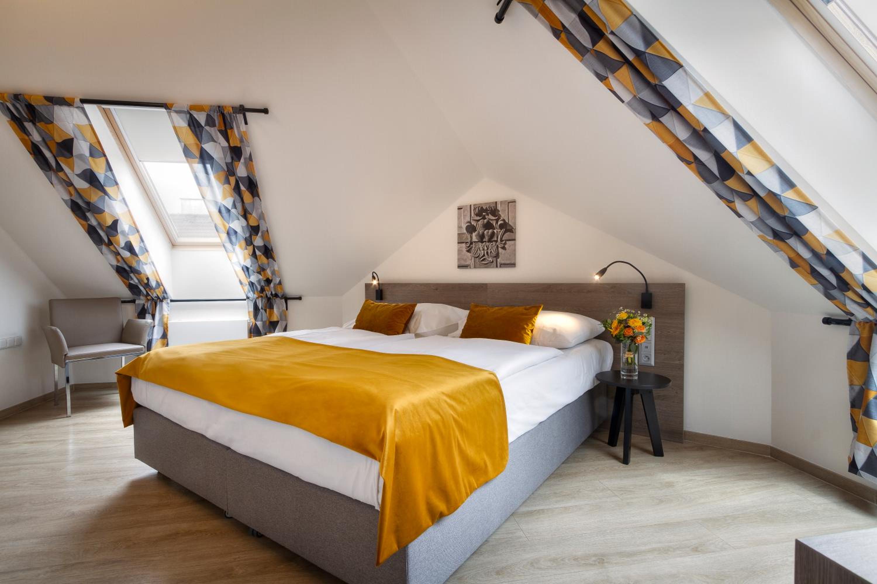 Superior Double Room - Attic thumbnail 6