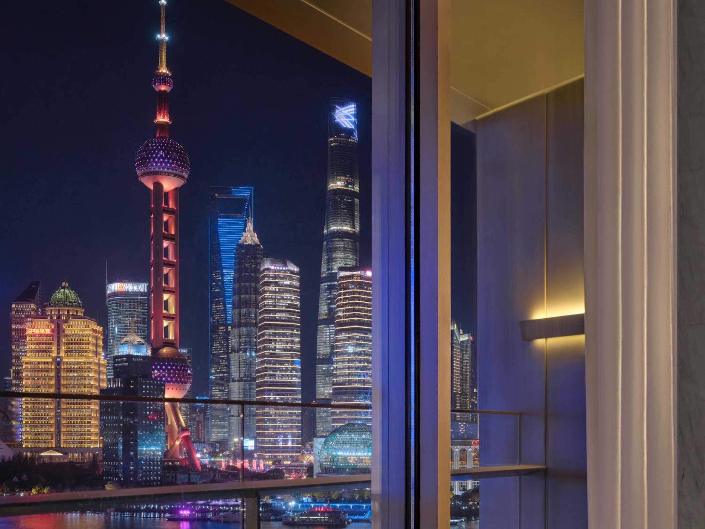 Seagull Suite with Oriental Pearl Tower View