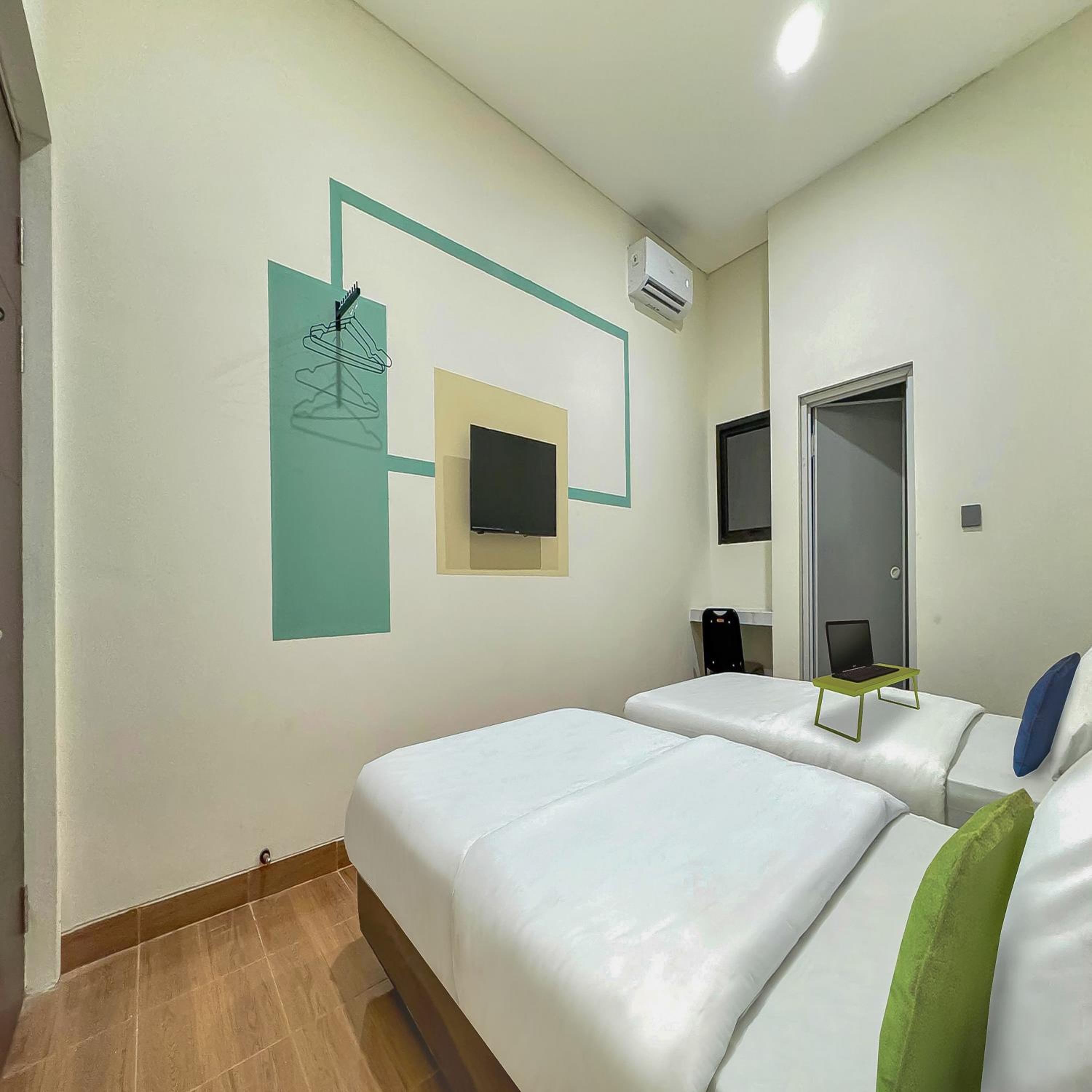 Standard Twin Room - Photo 1