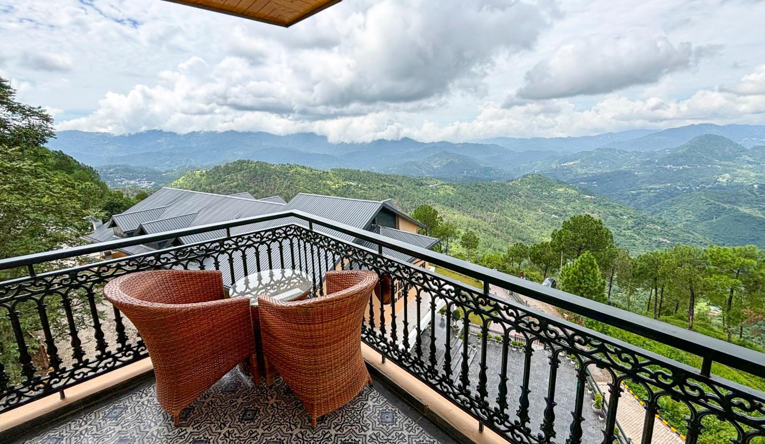 King Room with Mountain View photo 2