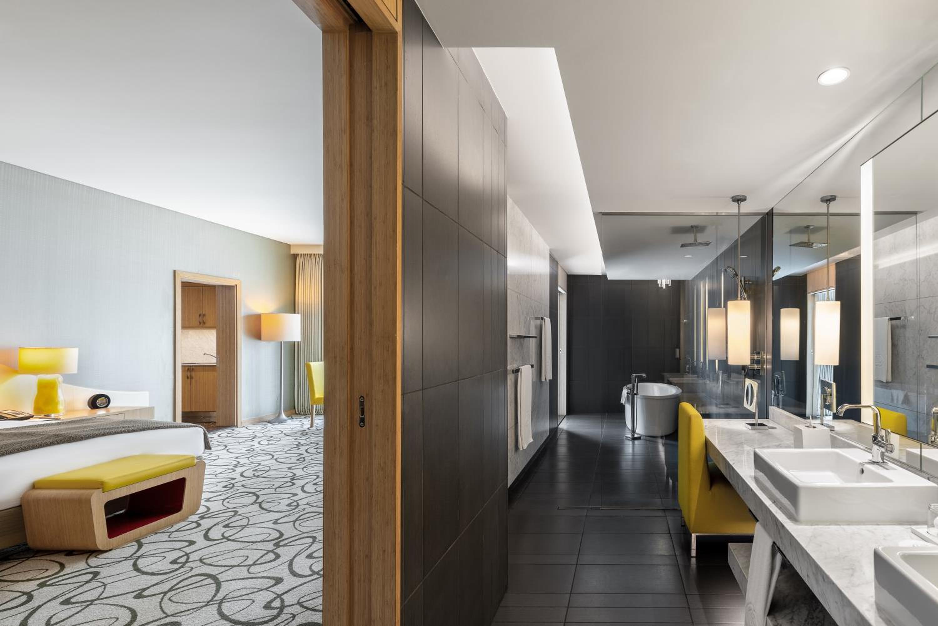 Luxury Studio Apartment with Burj Khalifa View - Photo 2