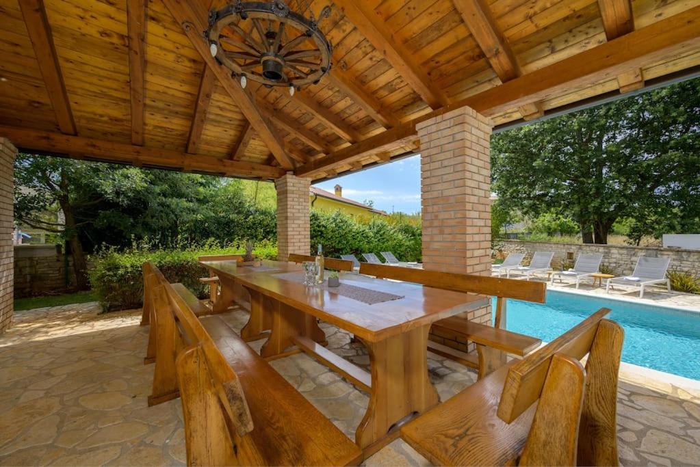 Villa photo 3