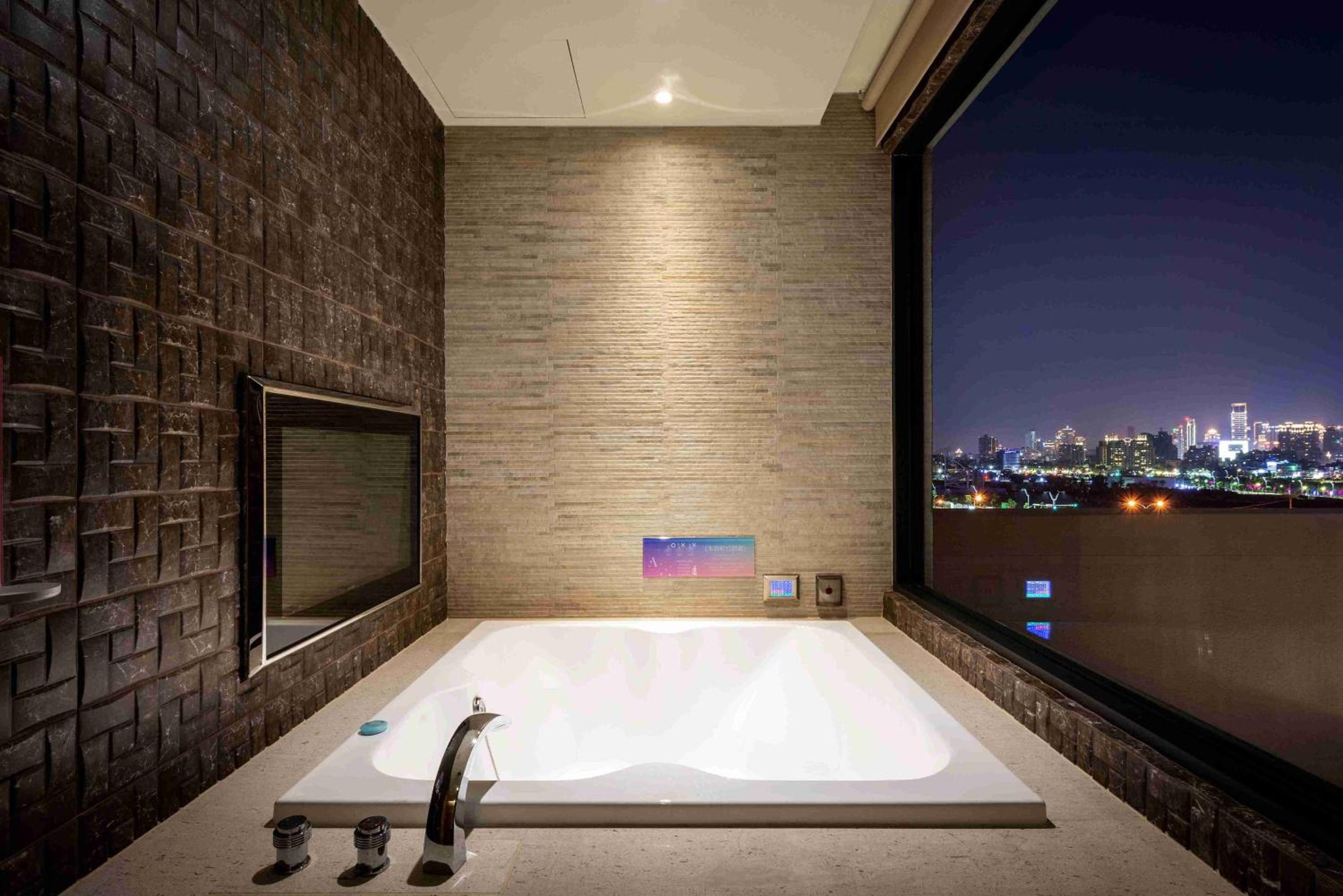 Deluxe Double Room with Bath and Private Parking - Photo 15
