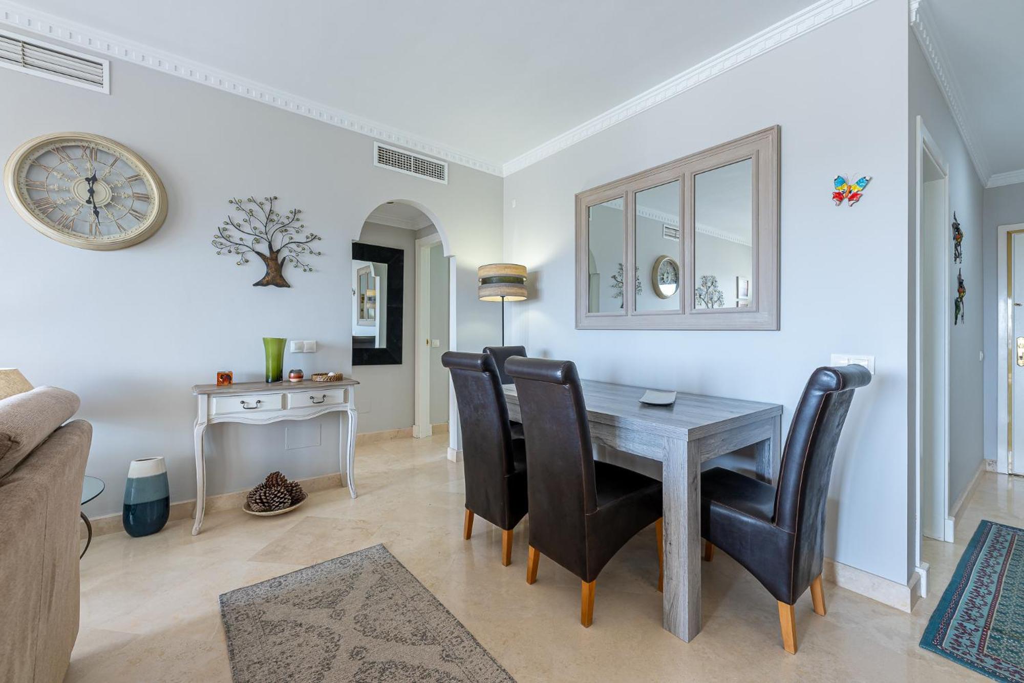 Two-Bedroom Deluxe Apartment with Garden View photo 3