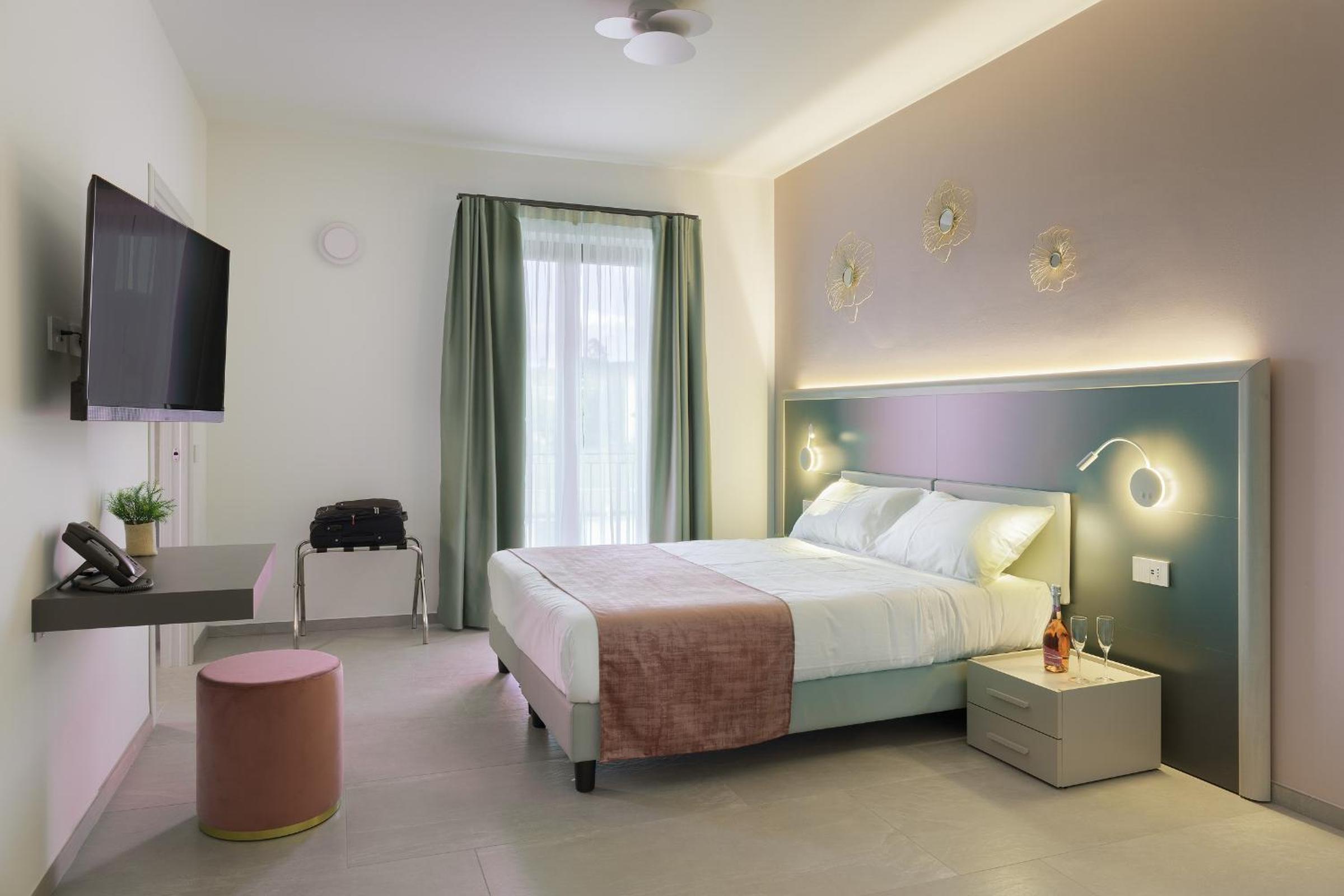 Large Double or Twin Room photo 1