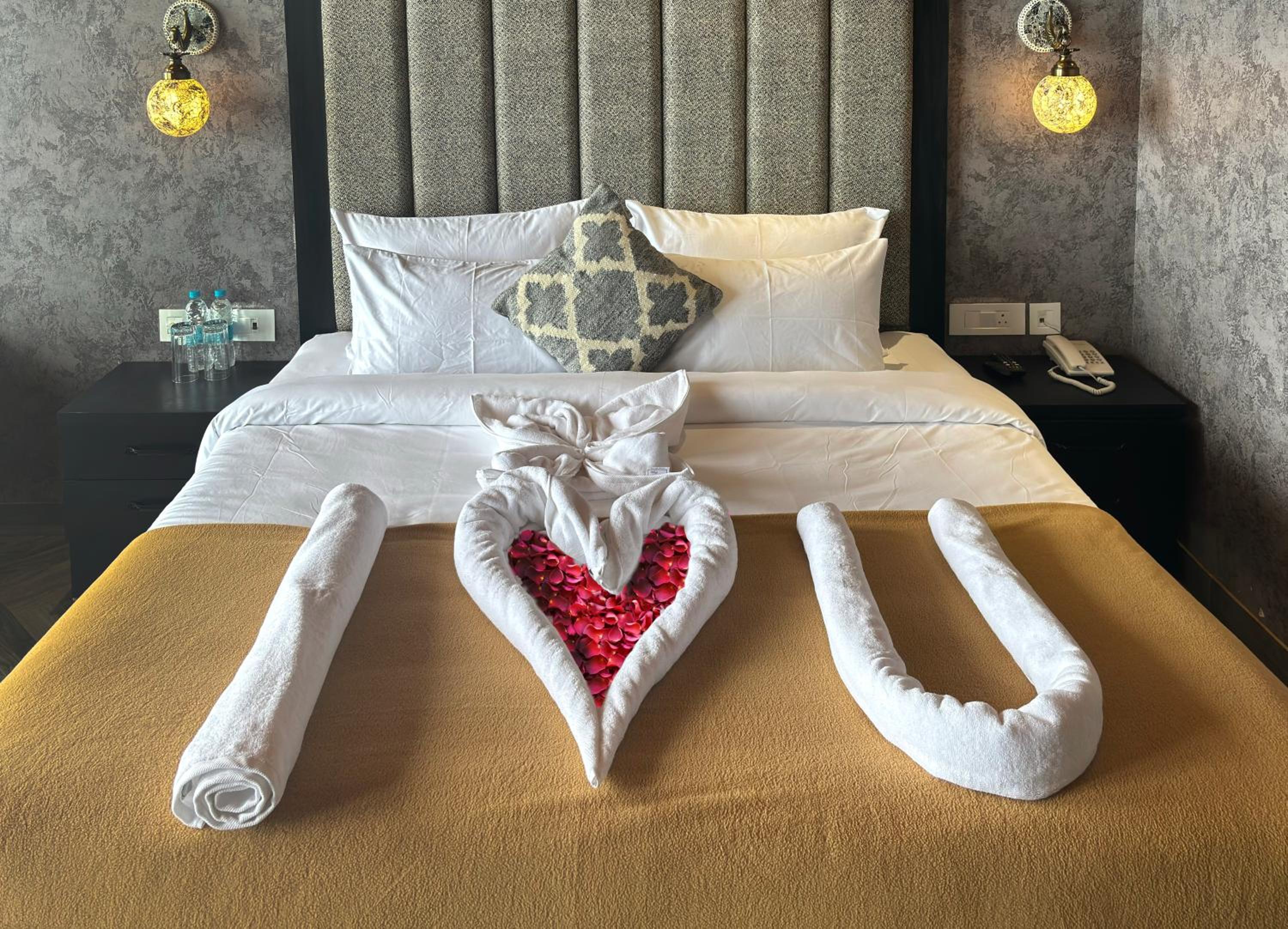 Deluxe Double Room (2 Adults + 1 Child) photo 3