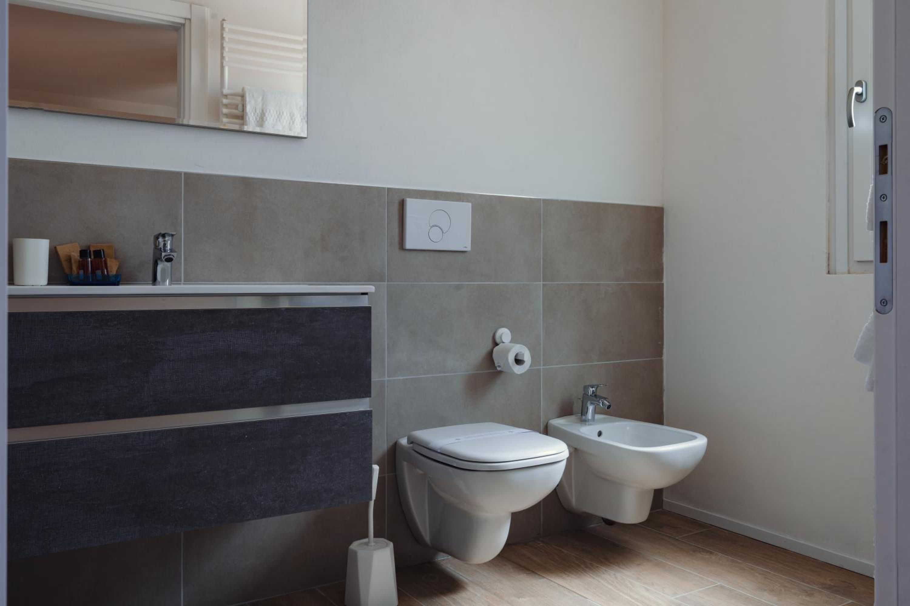 Large Double Room - Photo 2