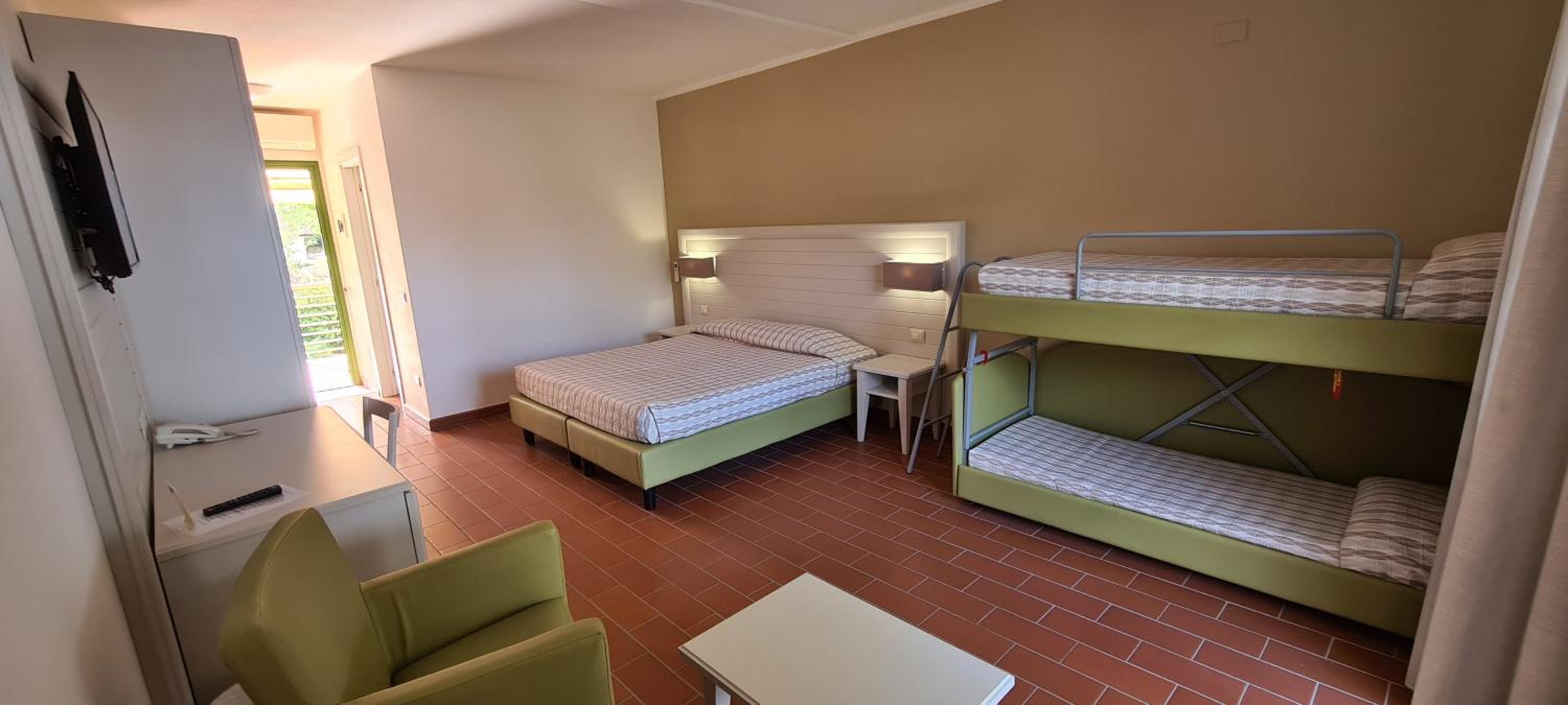 Deluxe Quadruple Room with Sea View