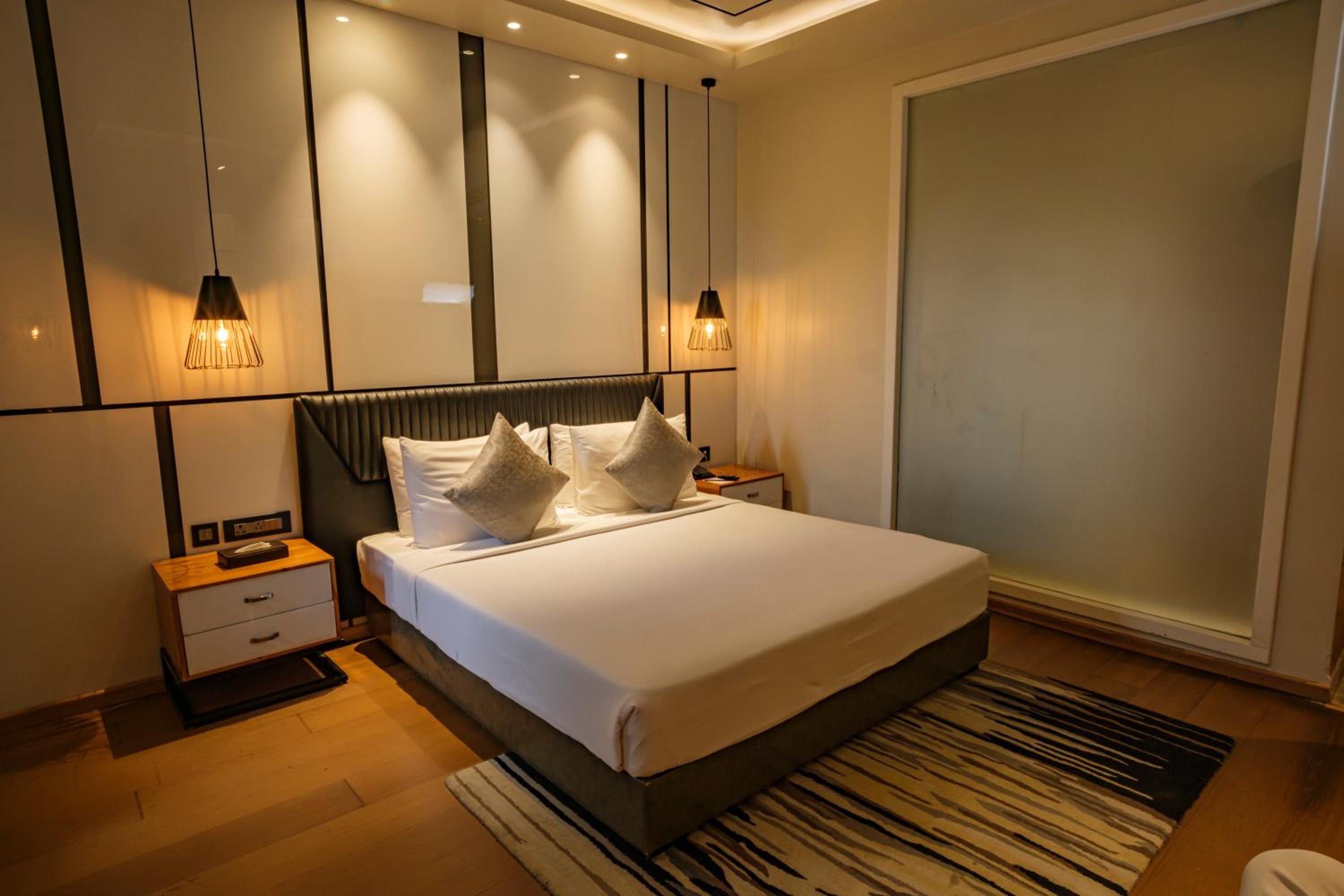Standard Double Room - Photo 21