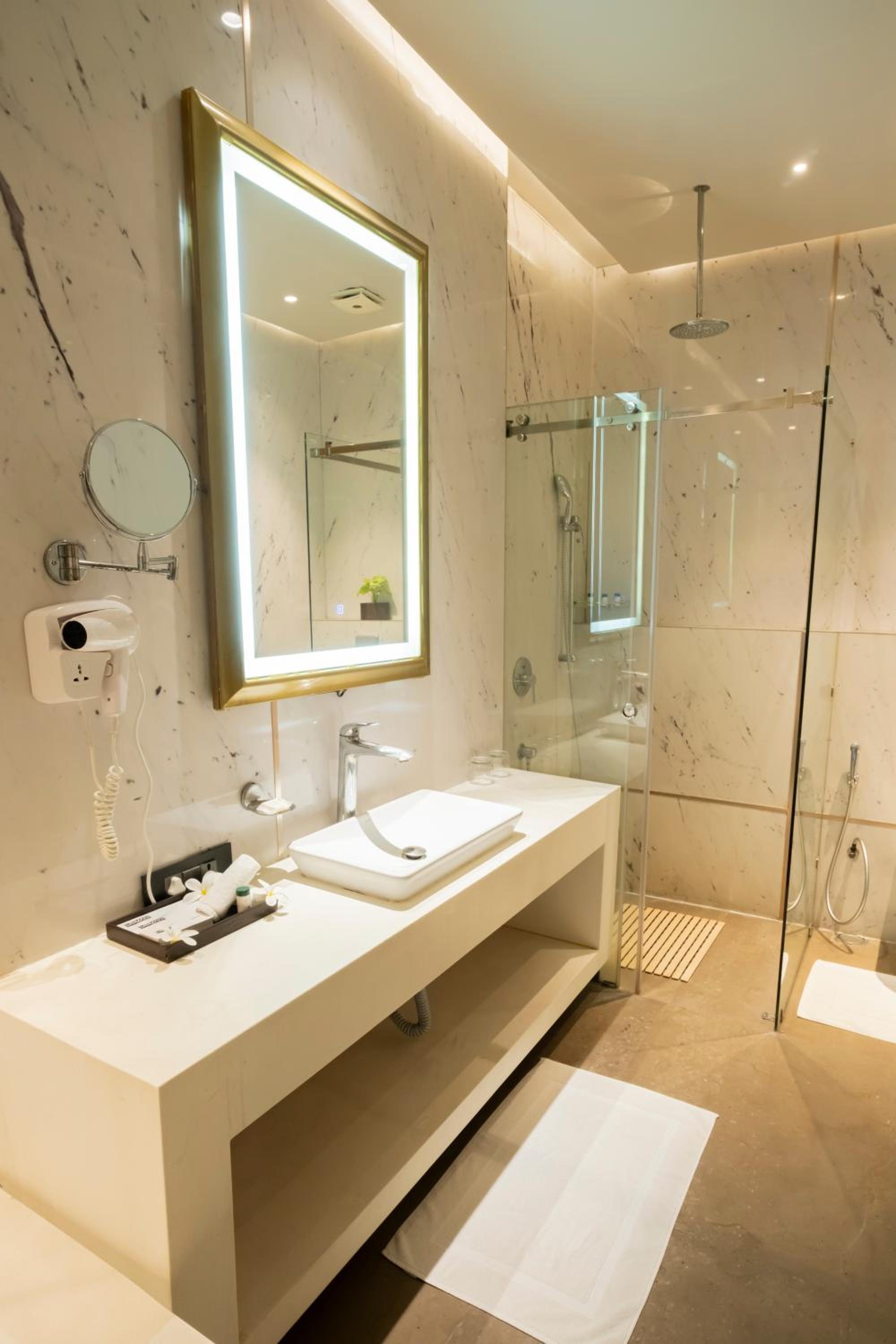 Standard Double Room - Photo 15
