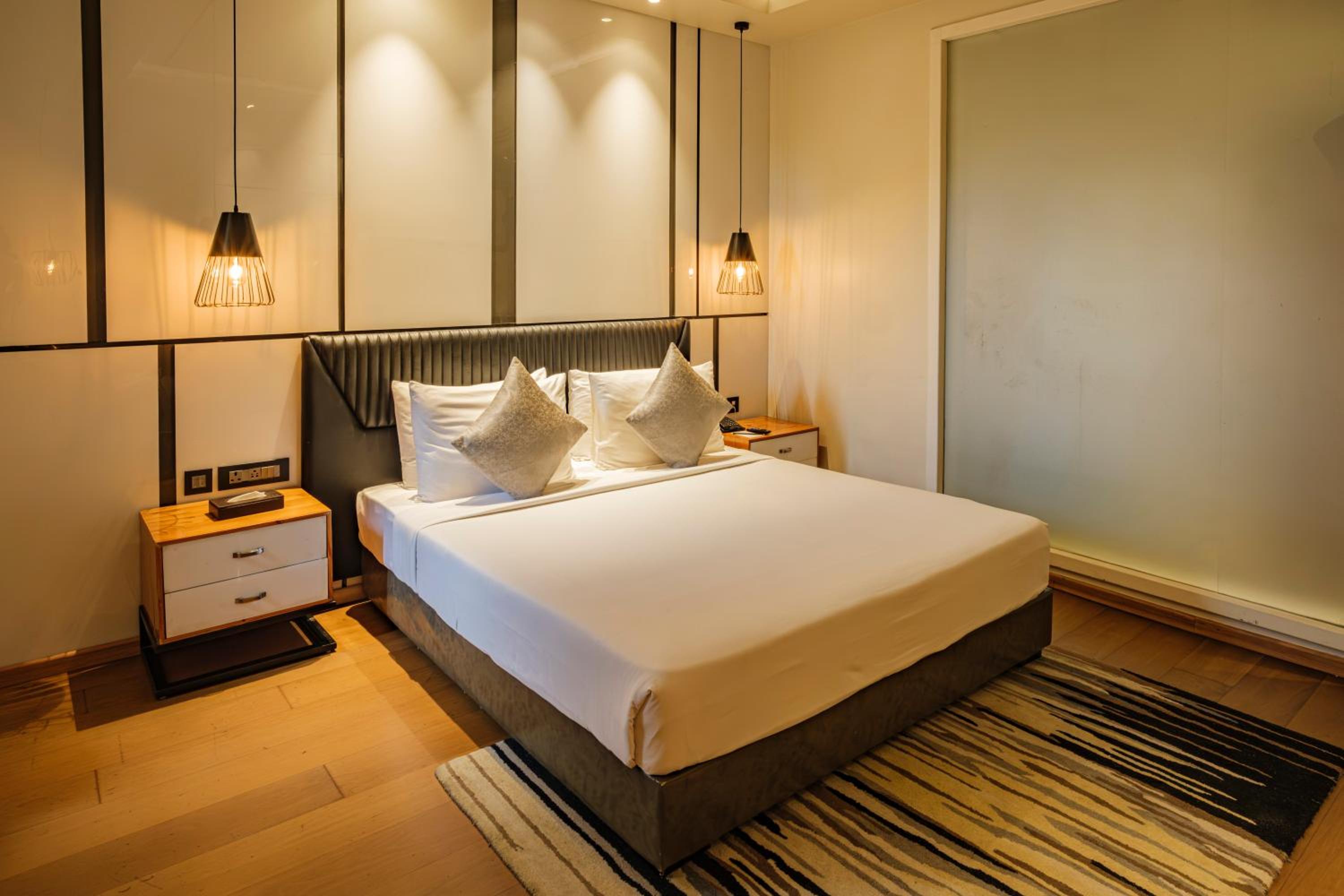 Standard Double Room - Photo 11