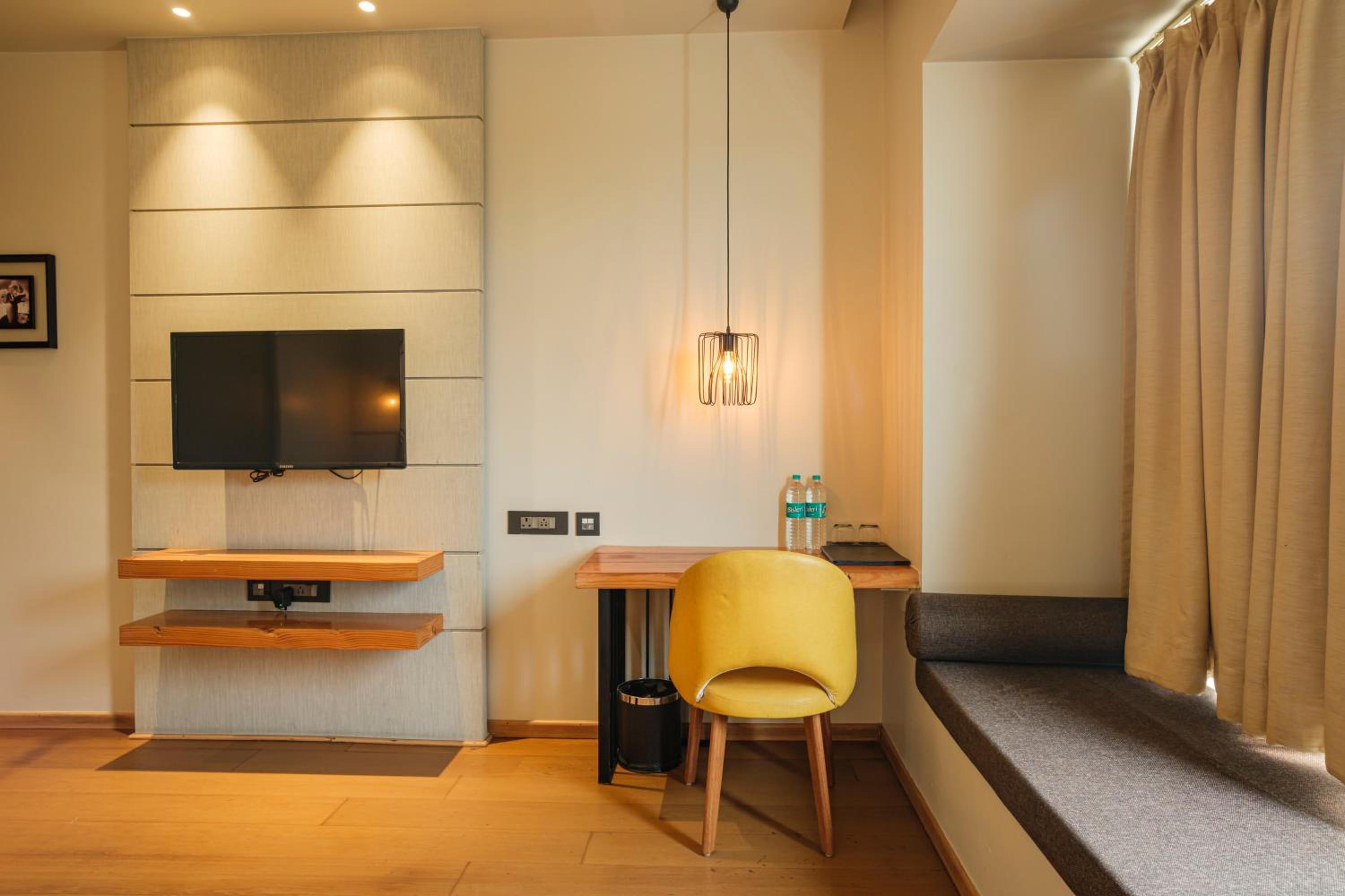 Deluxe Double Room - Photo 13