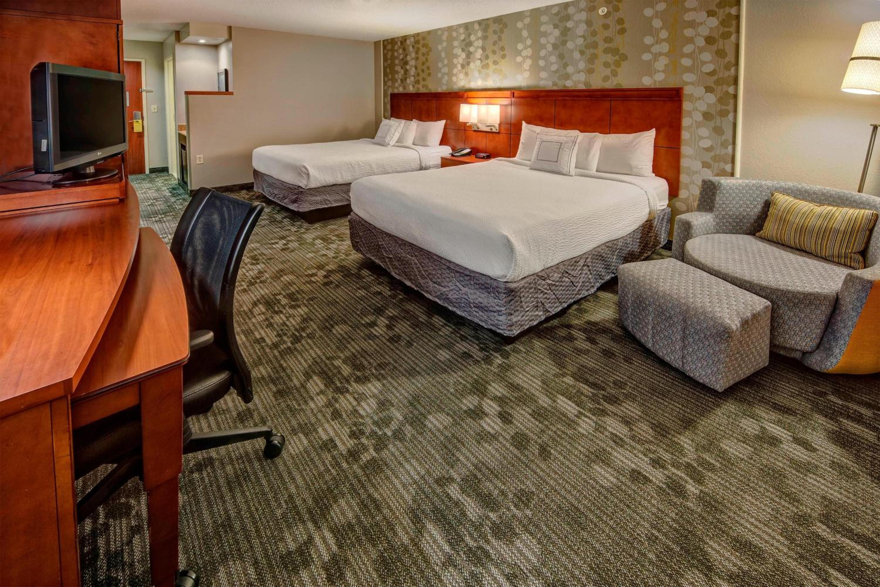 Queen Room with Two Queen Beds - Photo 1